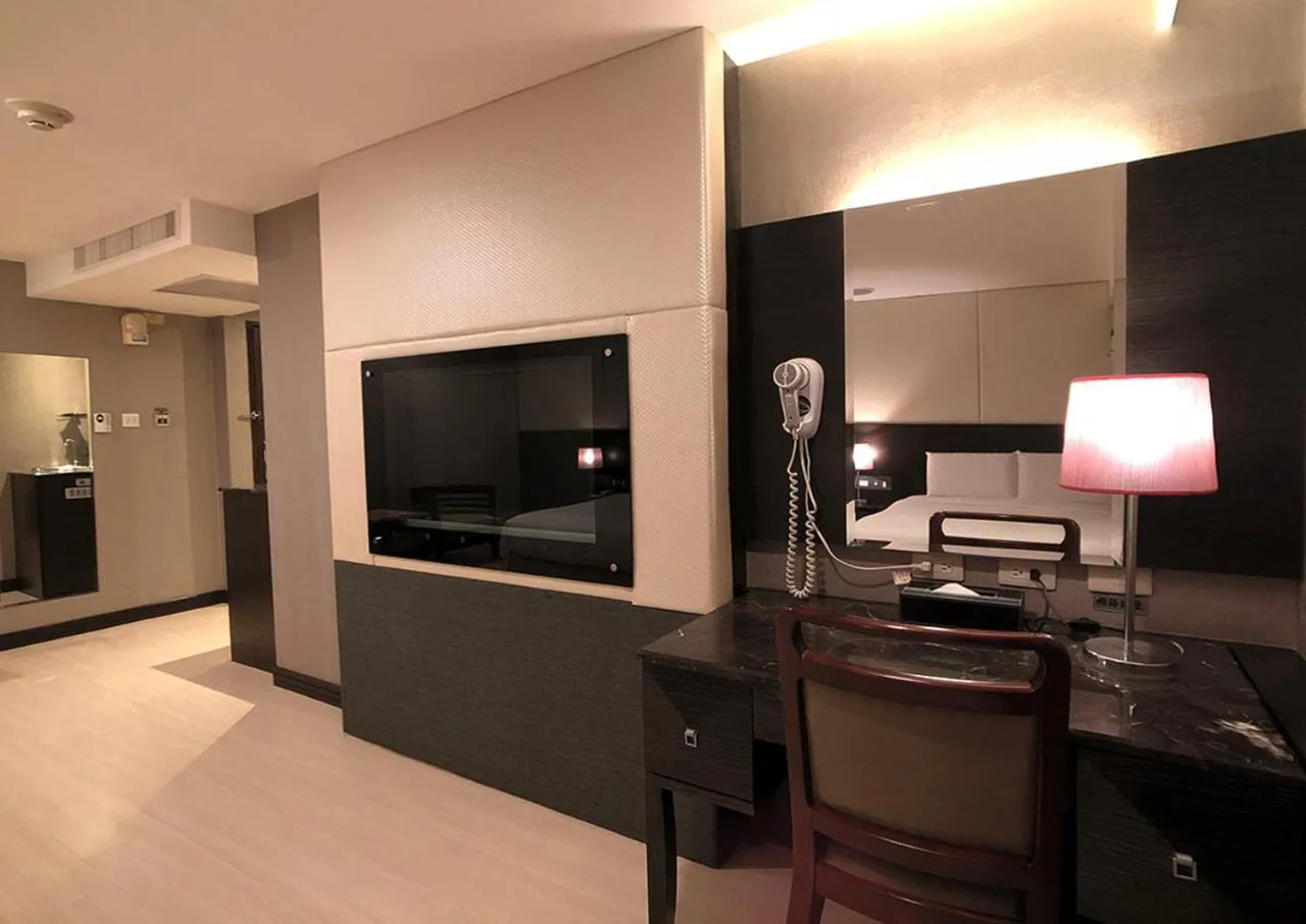 TV and multimedia in Shihzuwan Hotel – Kaohsiung Station