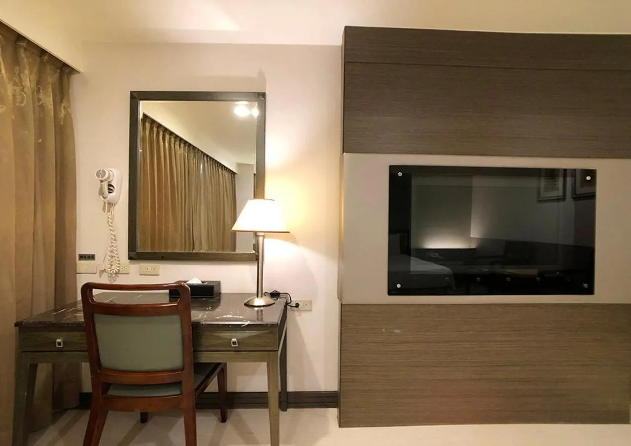 TV and multimedia in Shihzuwan Hotel – Kaohsiung Station