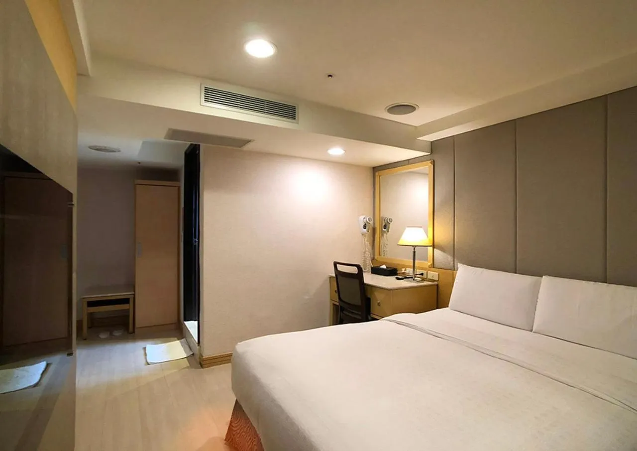 Bed in Shihzuwan Hotel – Kaohsiung Station