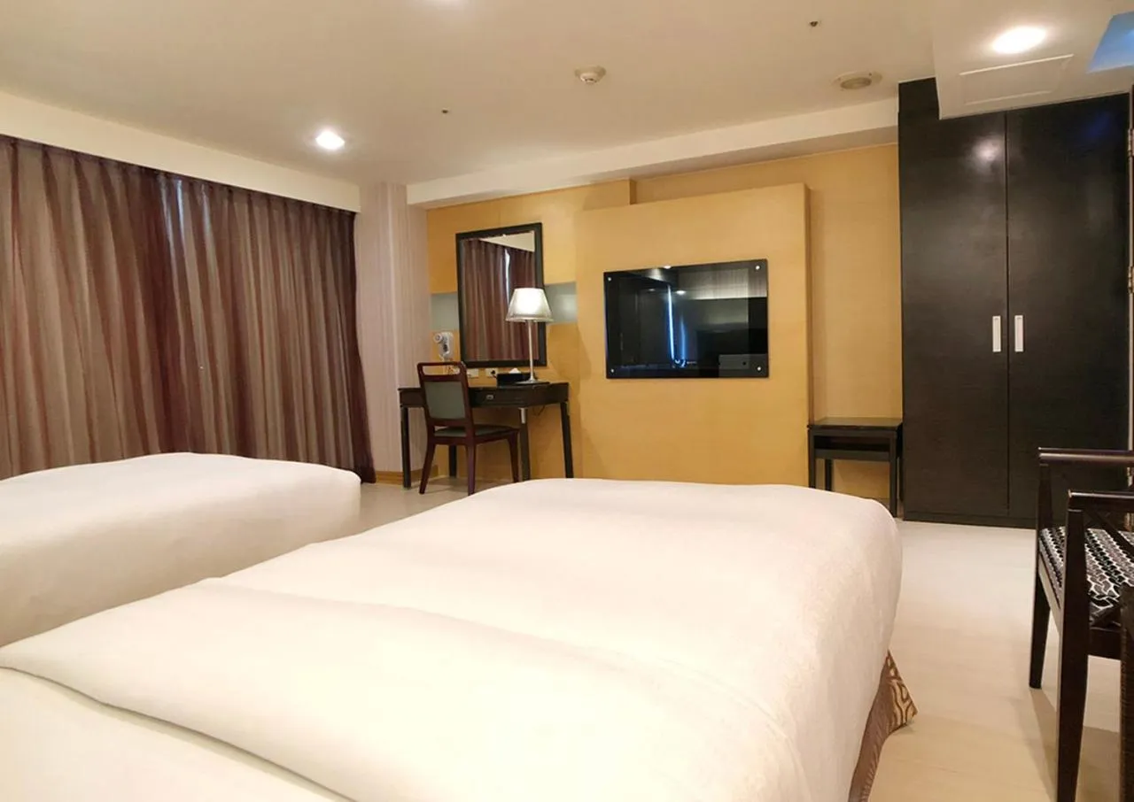 TV and multimedia, Bed in Shihzuwan Hotel – Kaohsiung Station