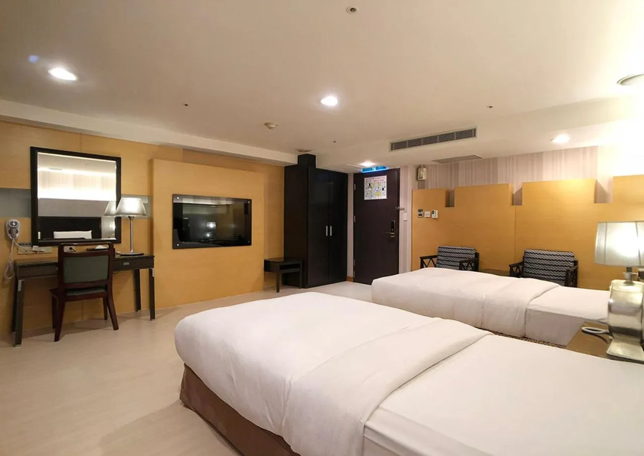 Photo of the whole room, Bed in Shihzuwan Hotel – Kaohsiung Station
