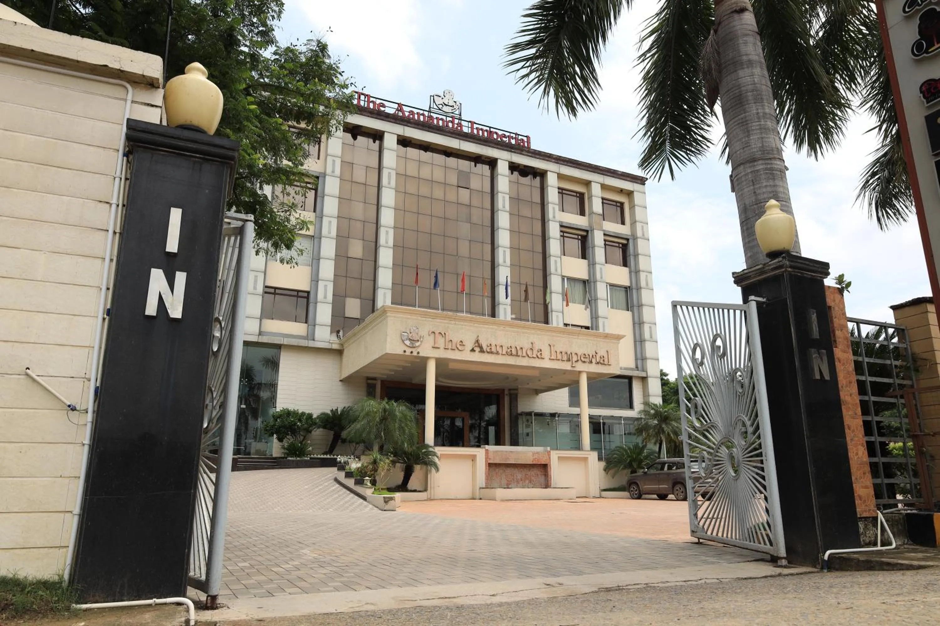 Facade/entrance in Aananda Imperial