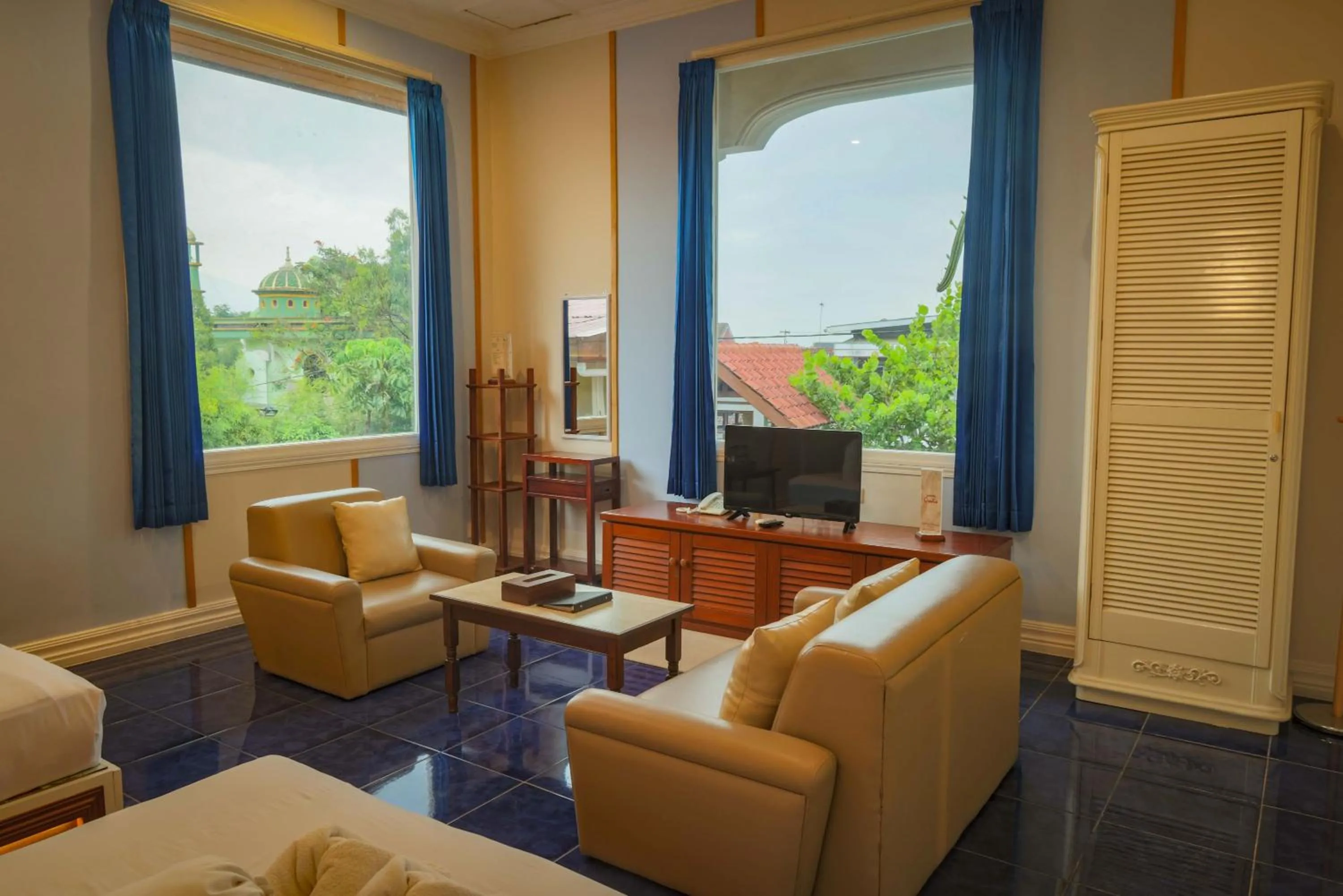 Deluxe Triple Room in Family Hotel Gradia 2