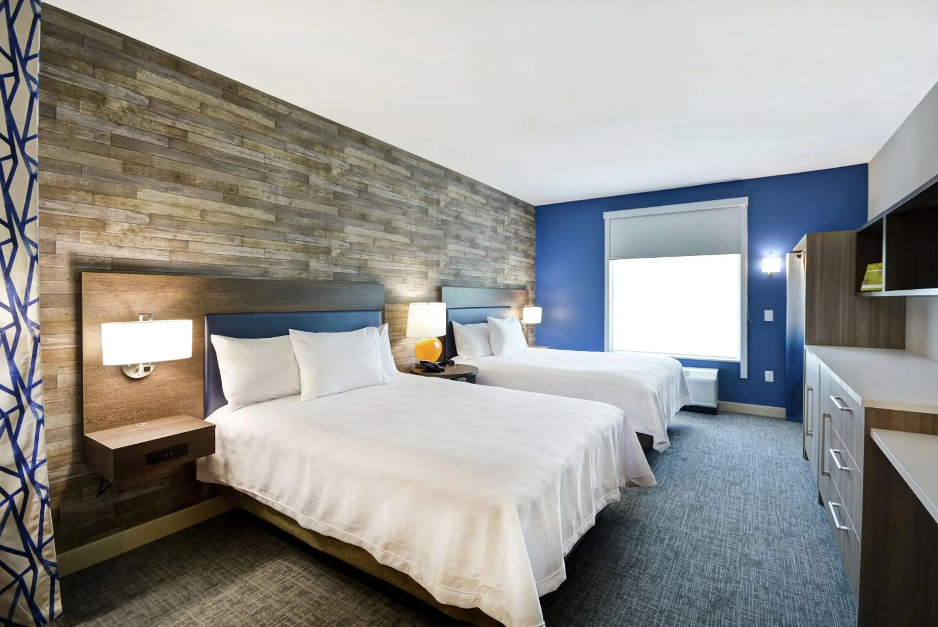 Bed in Home2 Suites Houston Westchase