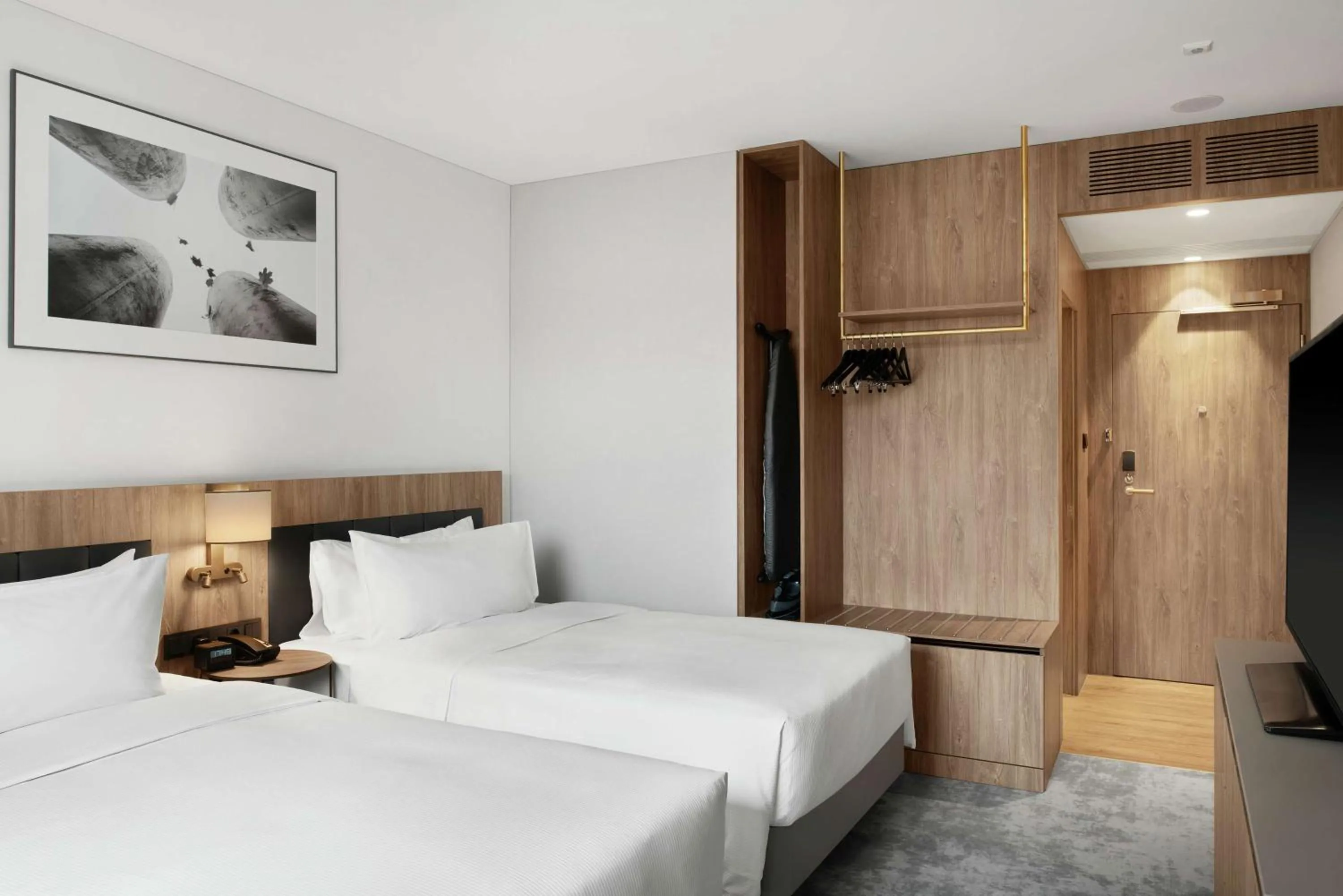 Bedroom, Bed in Hilton Garden Inn Vilnius City Centre