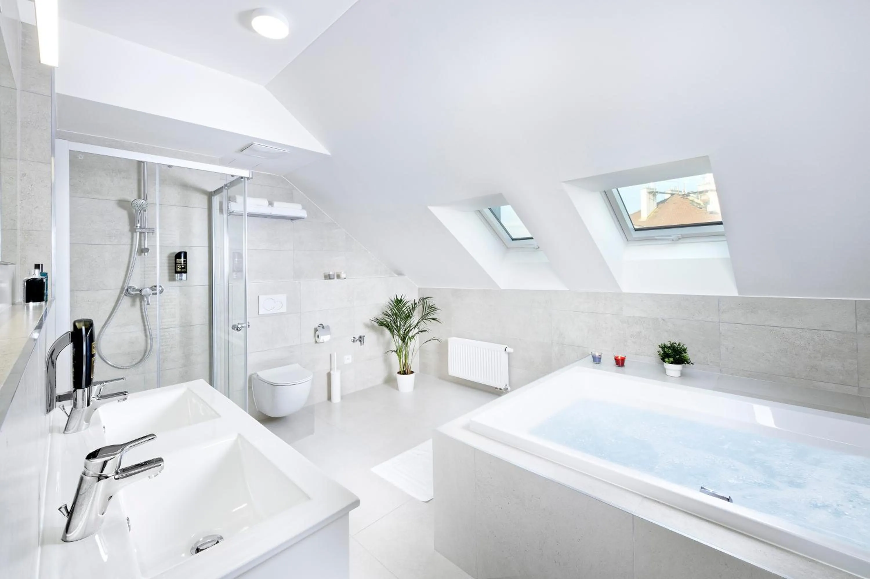 Shower in DownTown Suites Jugoslavska