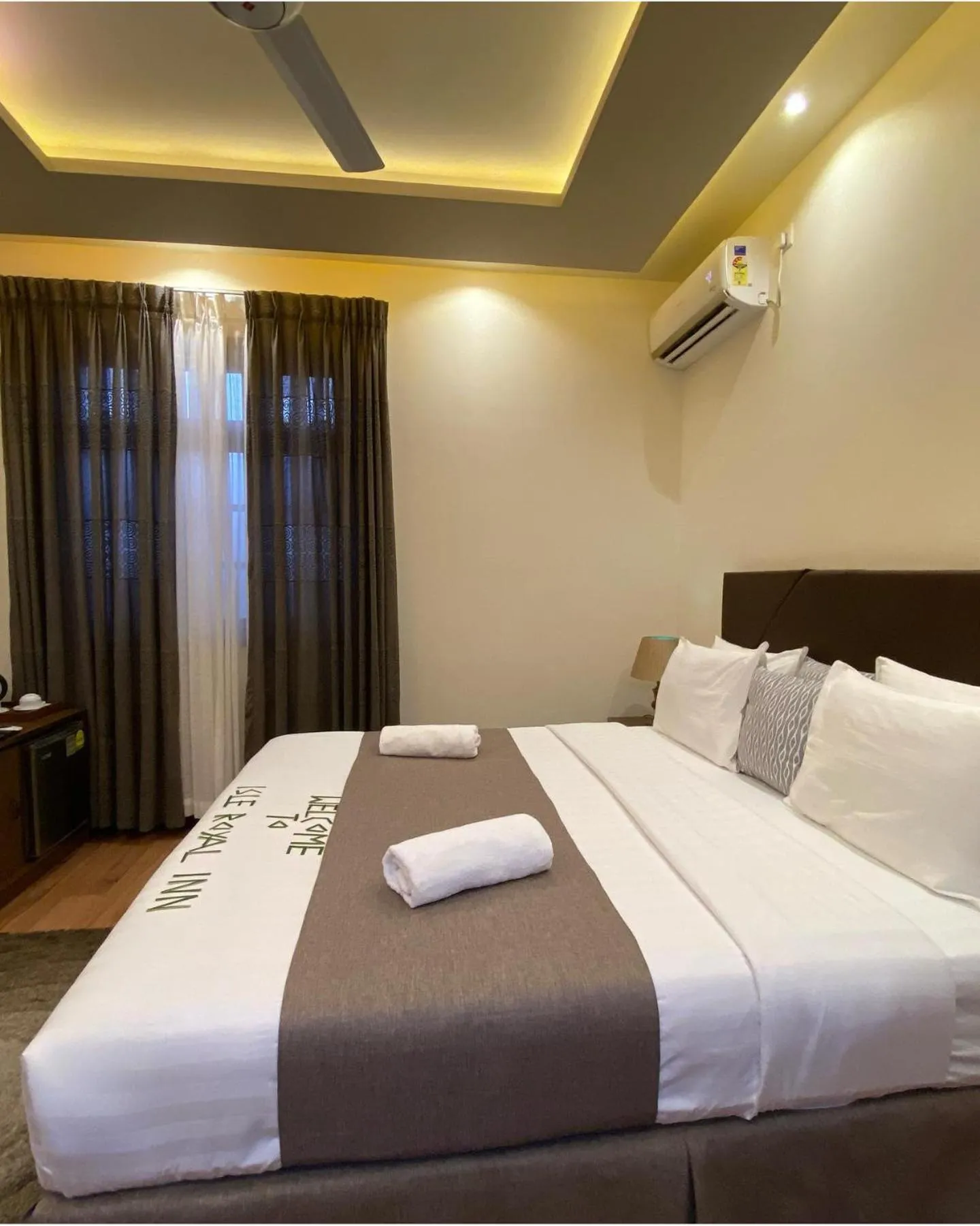 Bedroom, Bed in Isle Royal Inn