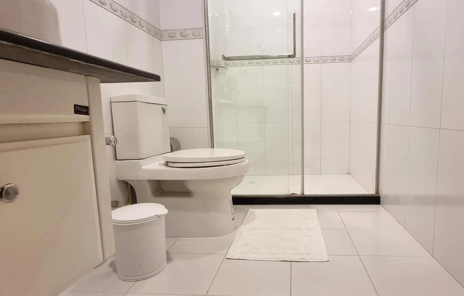 Bathroom in Isle Royal Inn