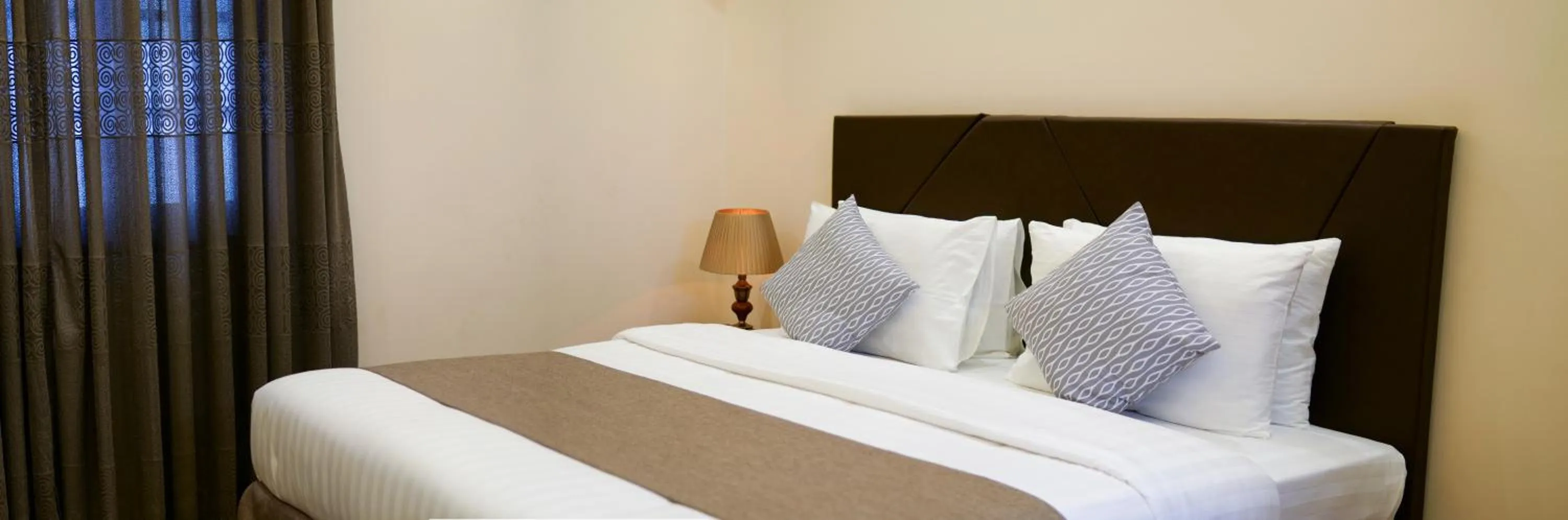 Bed in Isle Royal Inn