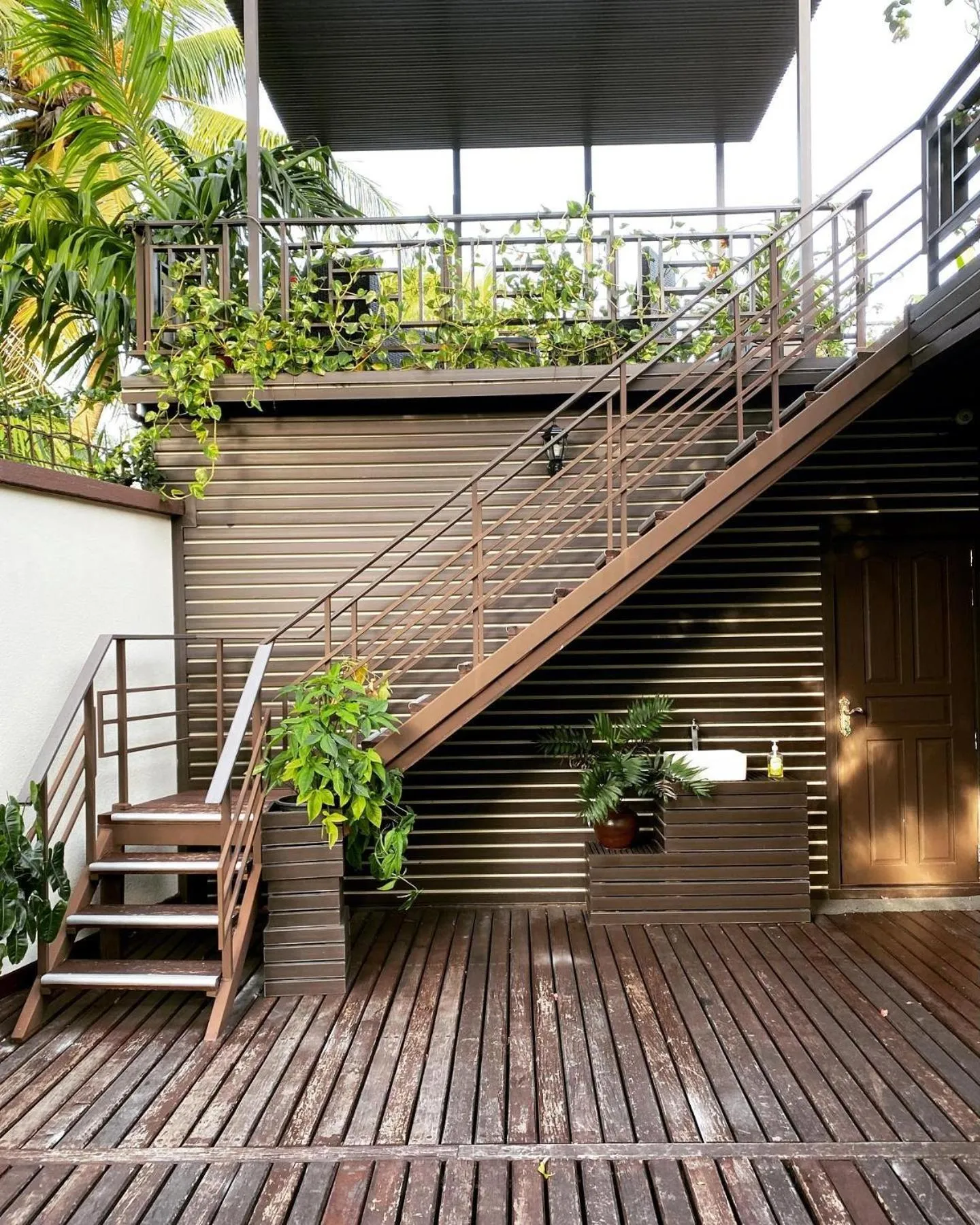 Property building in Isle Royal Inn