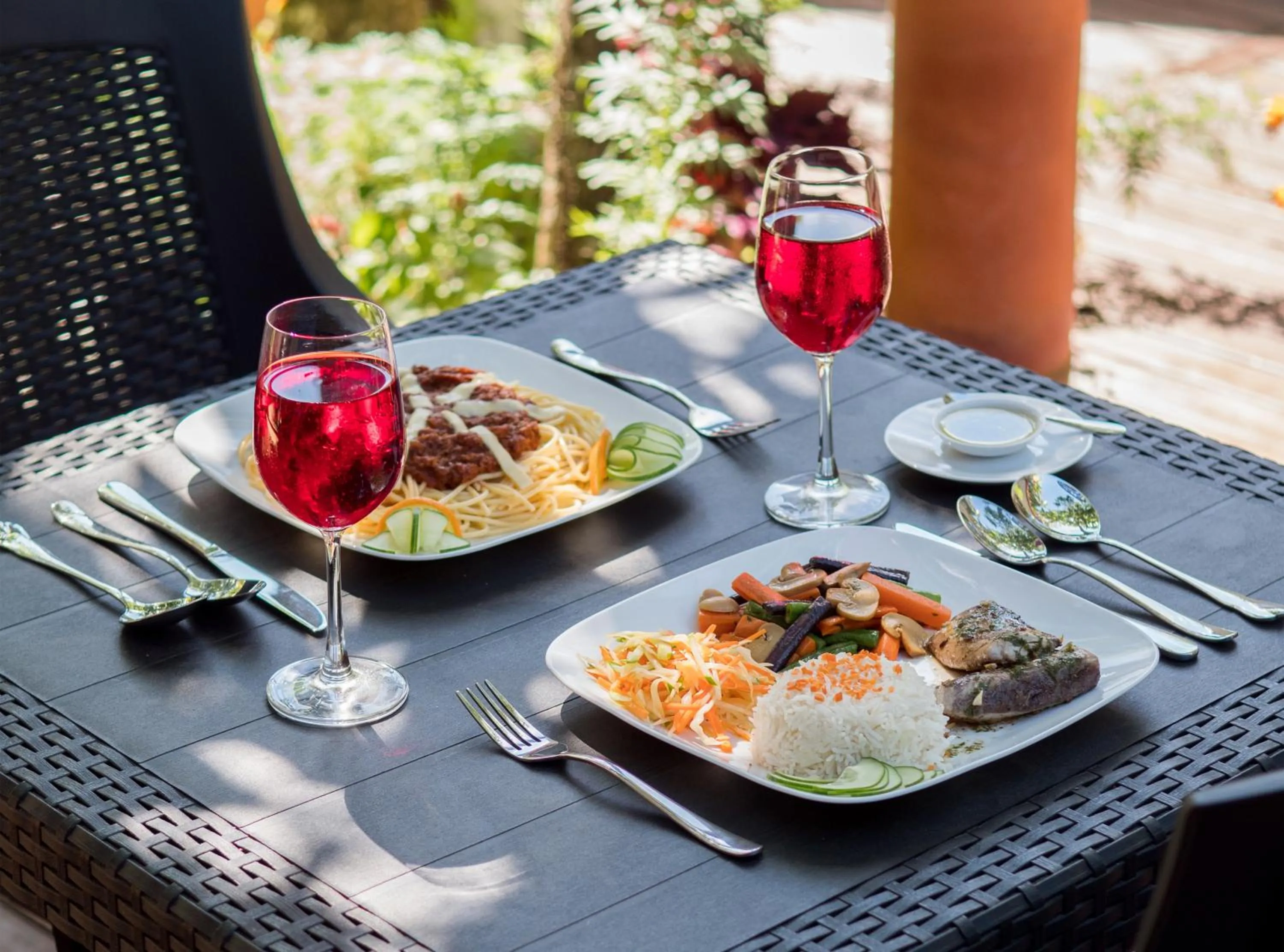 Restaurant/places to eat in Isle Royal Inn