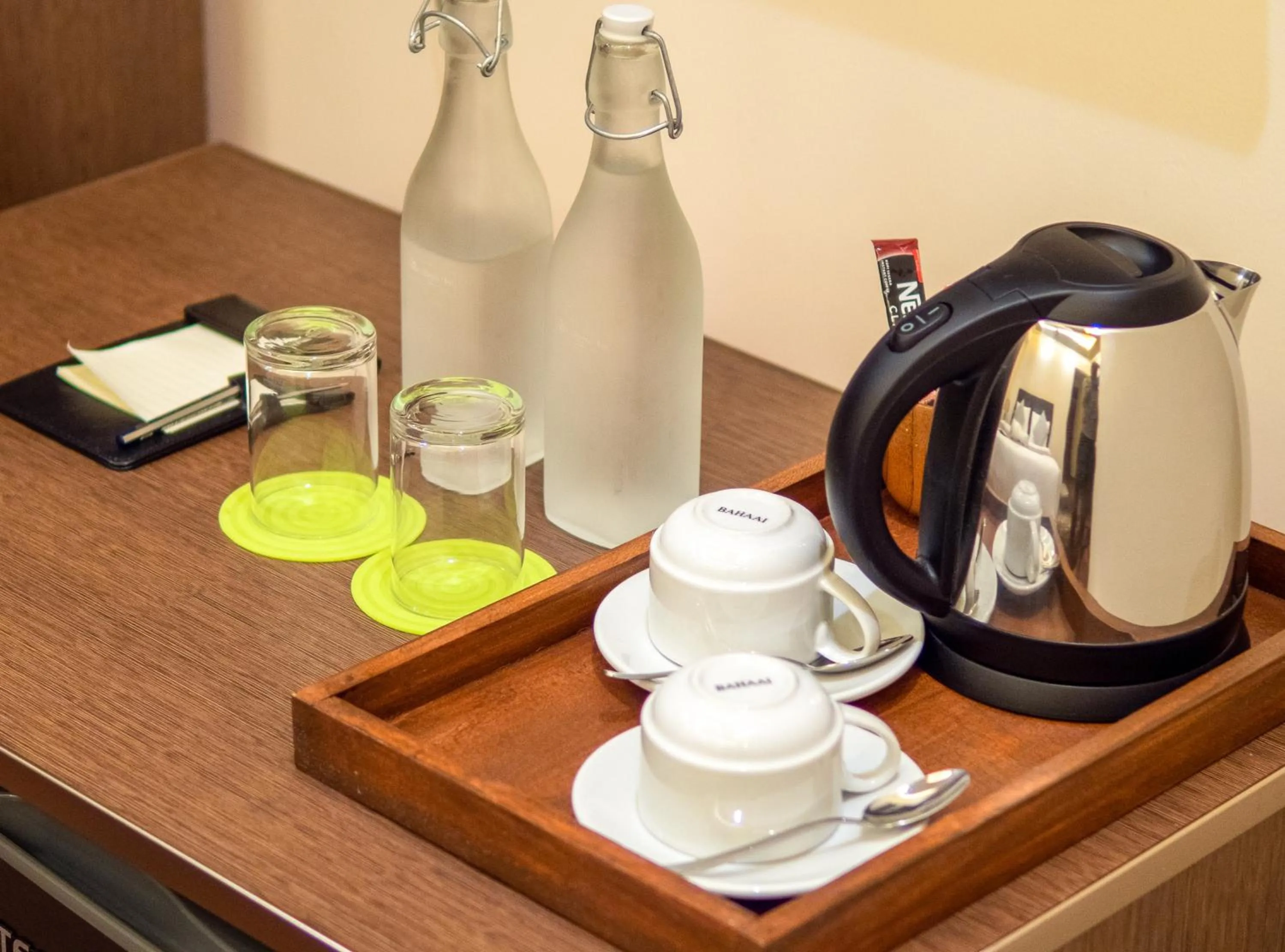 Coffee/tea facilities in Isle Royal Inn