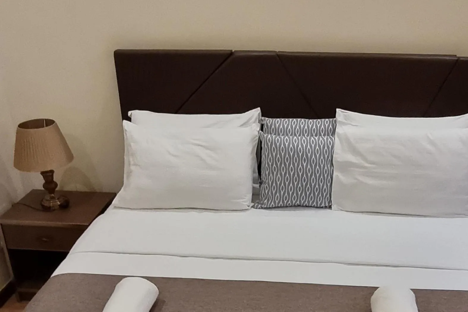 Bed in Isle Royal Inn