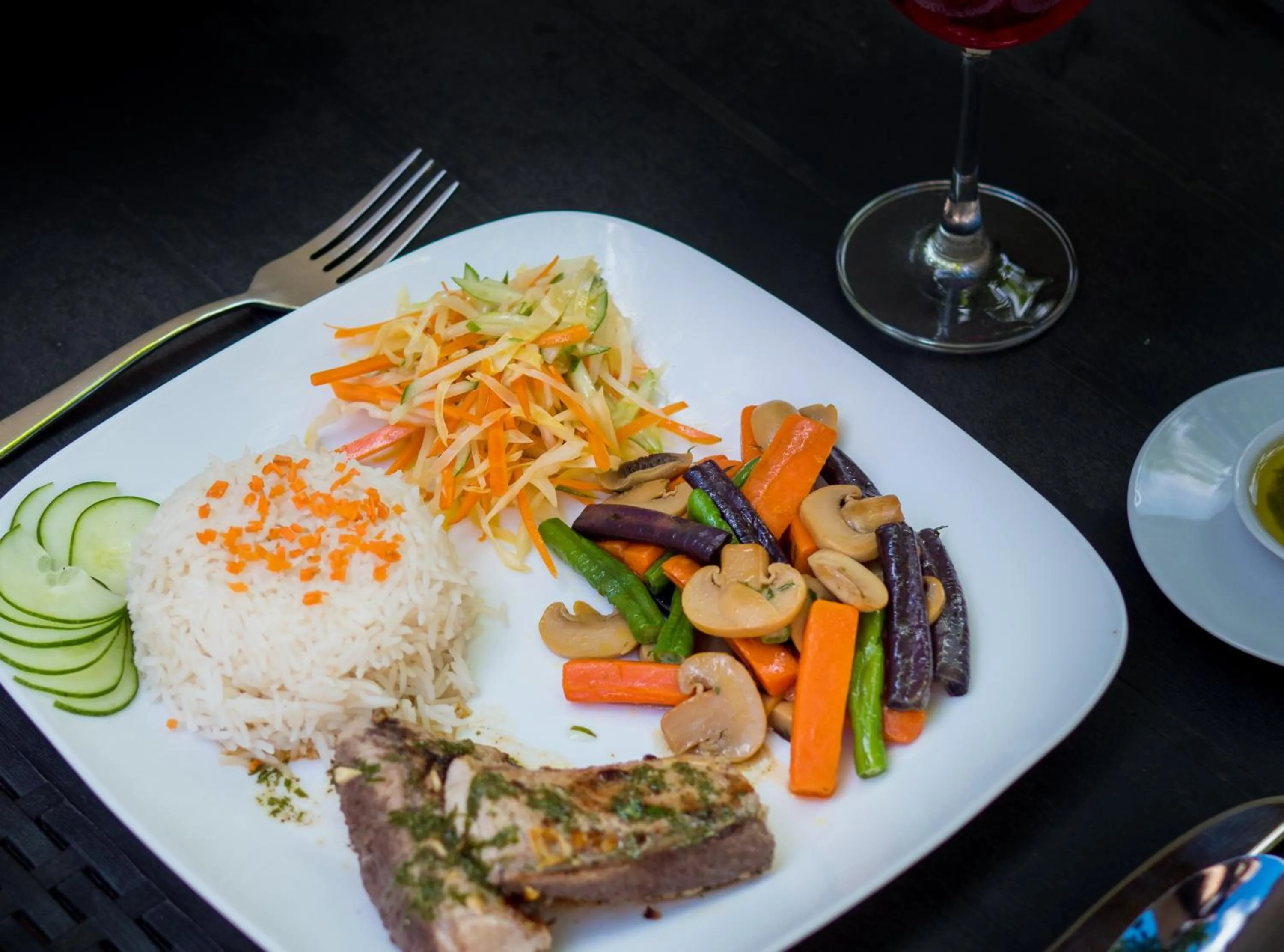 Restaurant/places to eat in Isle Royal Inn