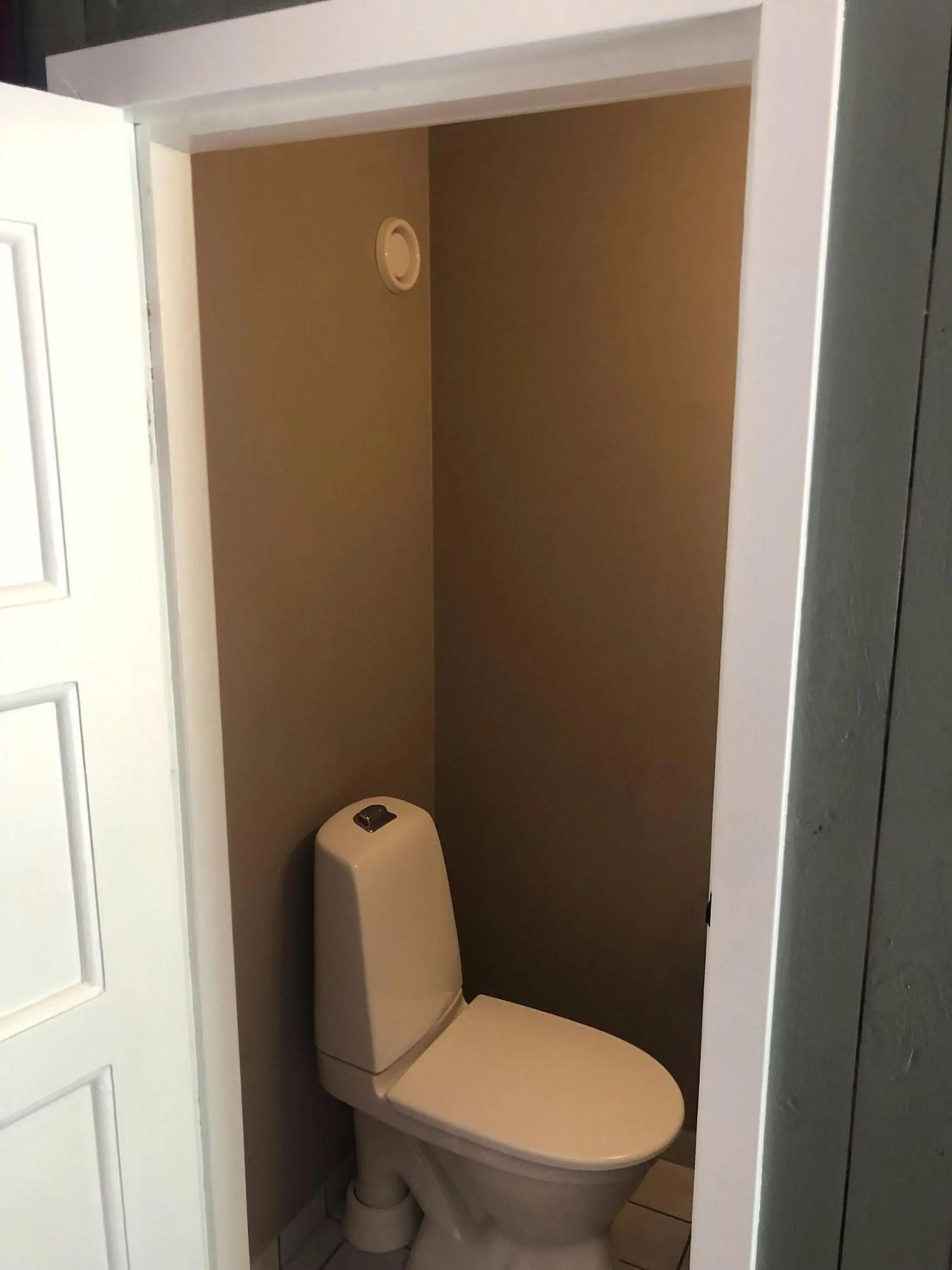 Toilet in Vingårdens Bed & Breakfast