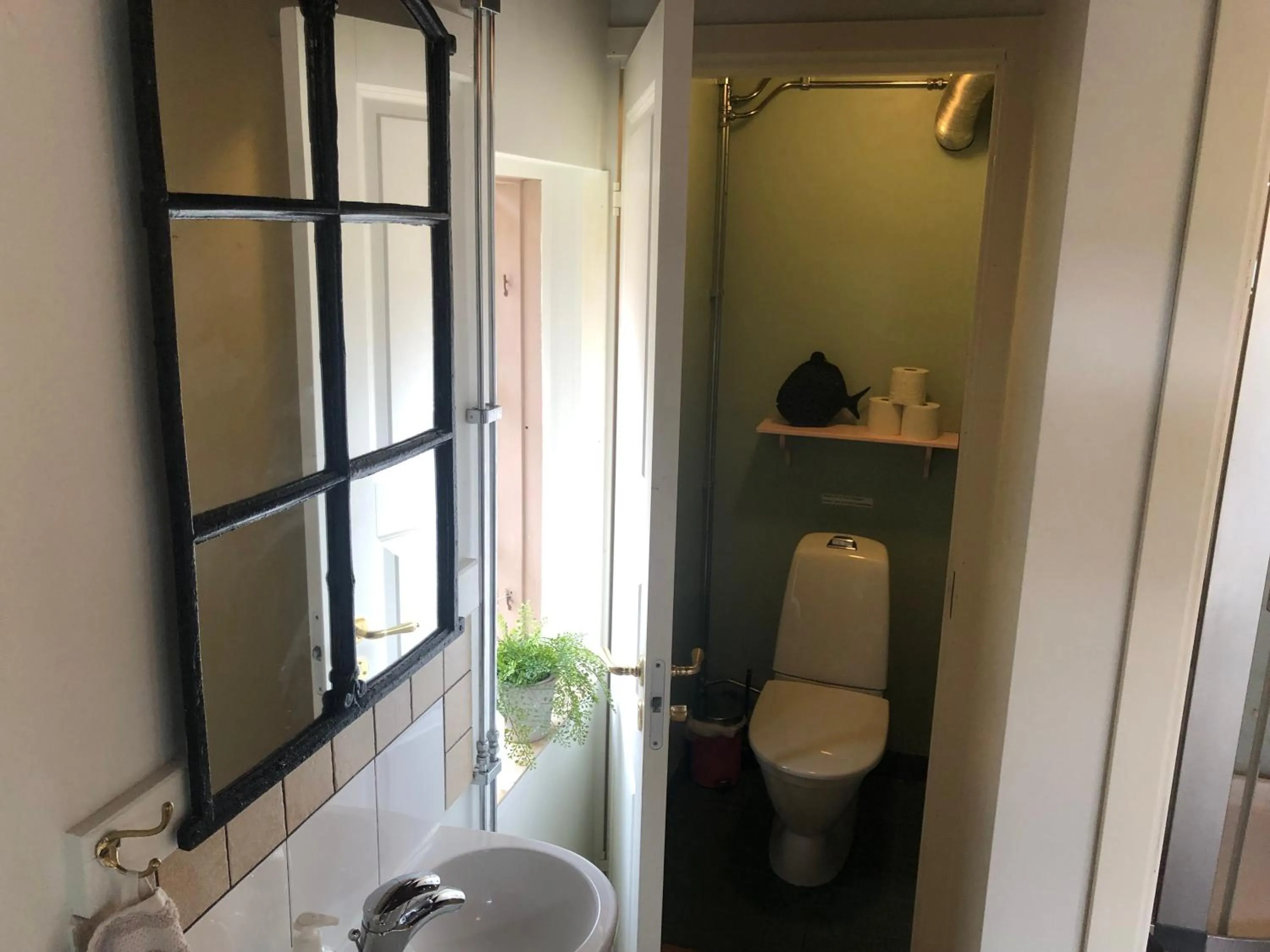 Toilet in Vingårdens Bed & Breakfast