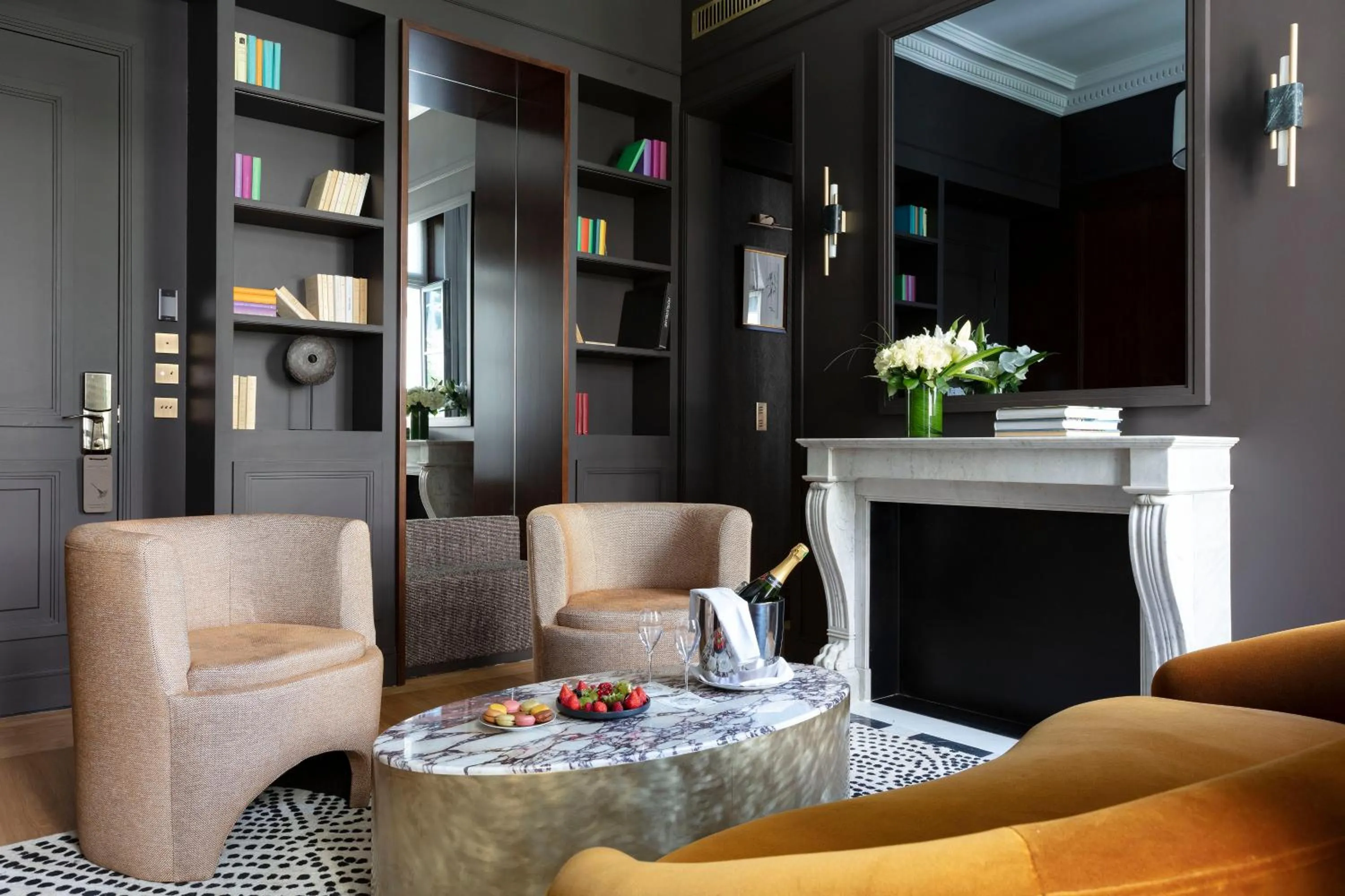 Living room in Les Jardins du Faubourg Hotel & Spa by Shiseido