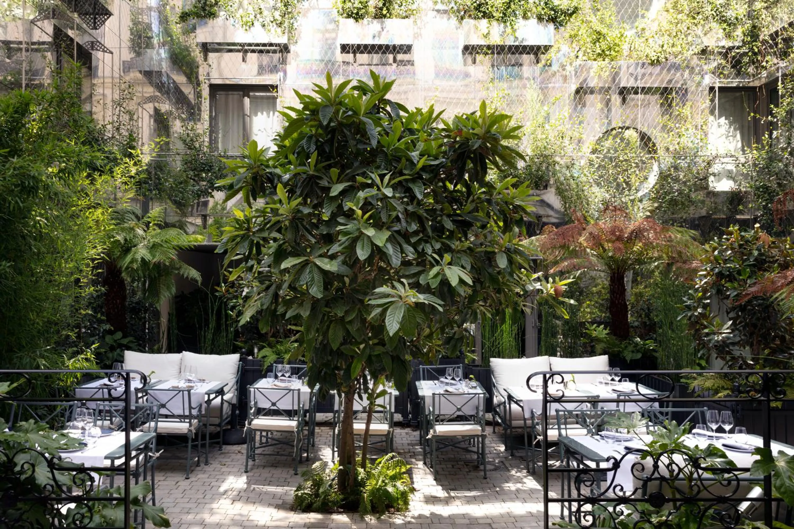 Patio in Les Jardins du Faubourg Hotel & Spa by Shiseido