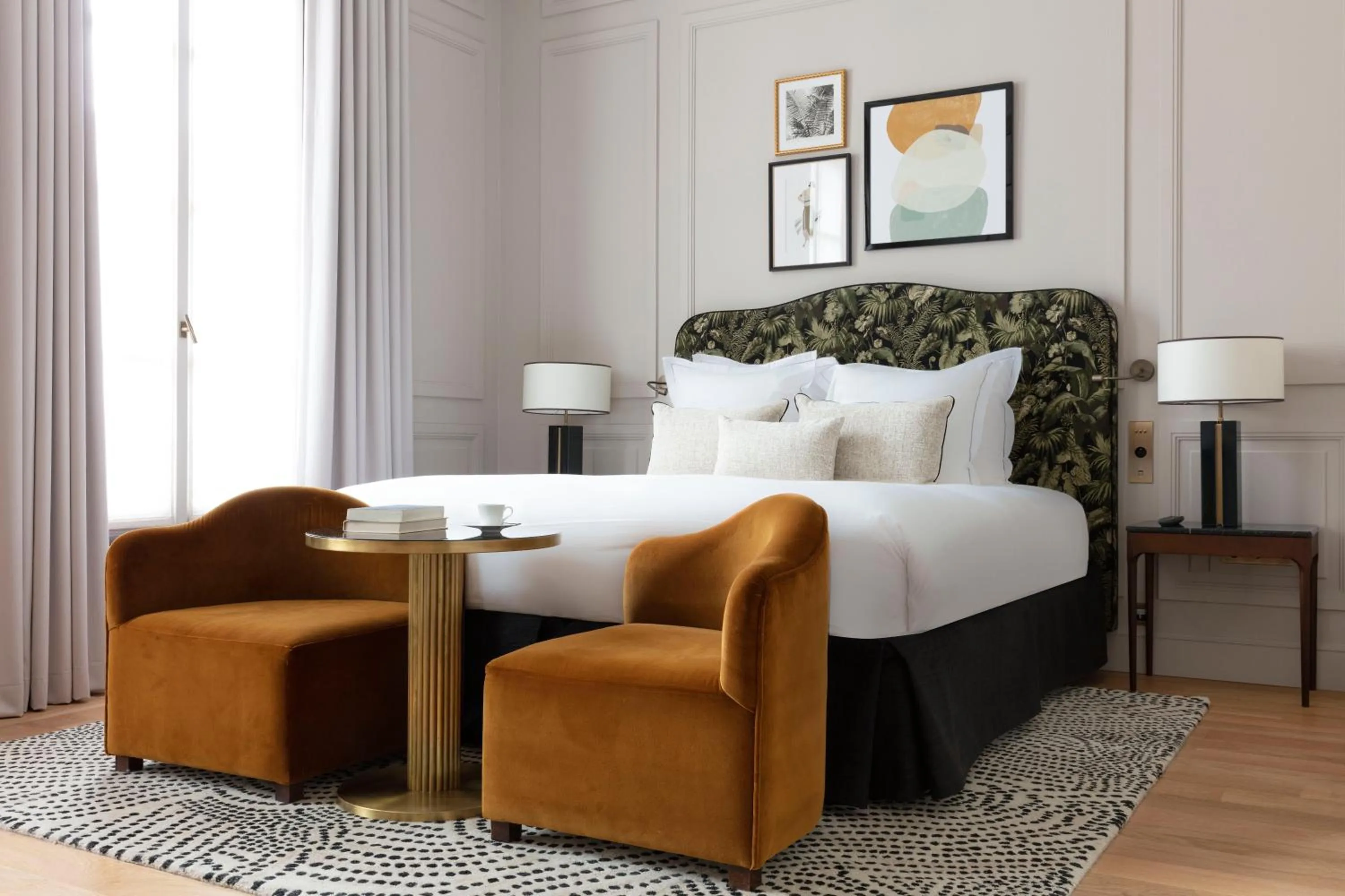 Photo of the whole room, Bed in Les Jardins du Faubourg Hotel & Spa by Shiseido