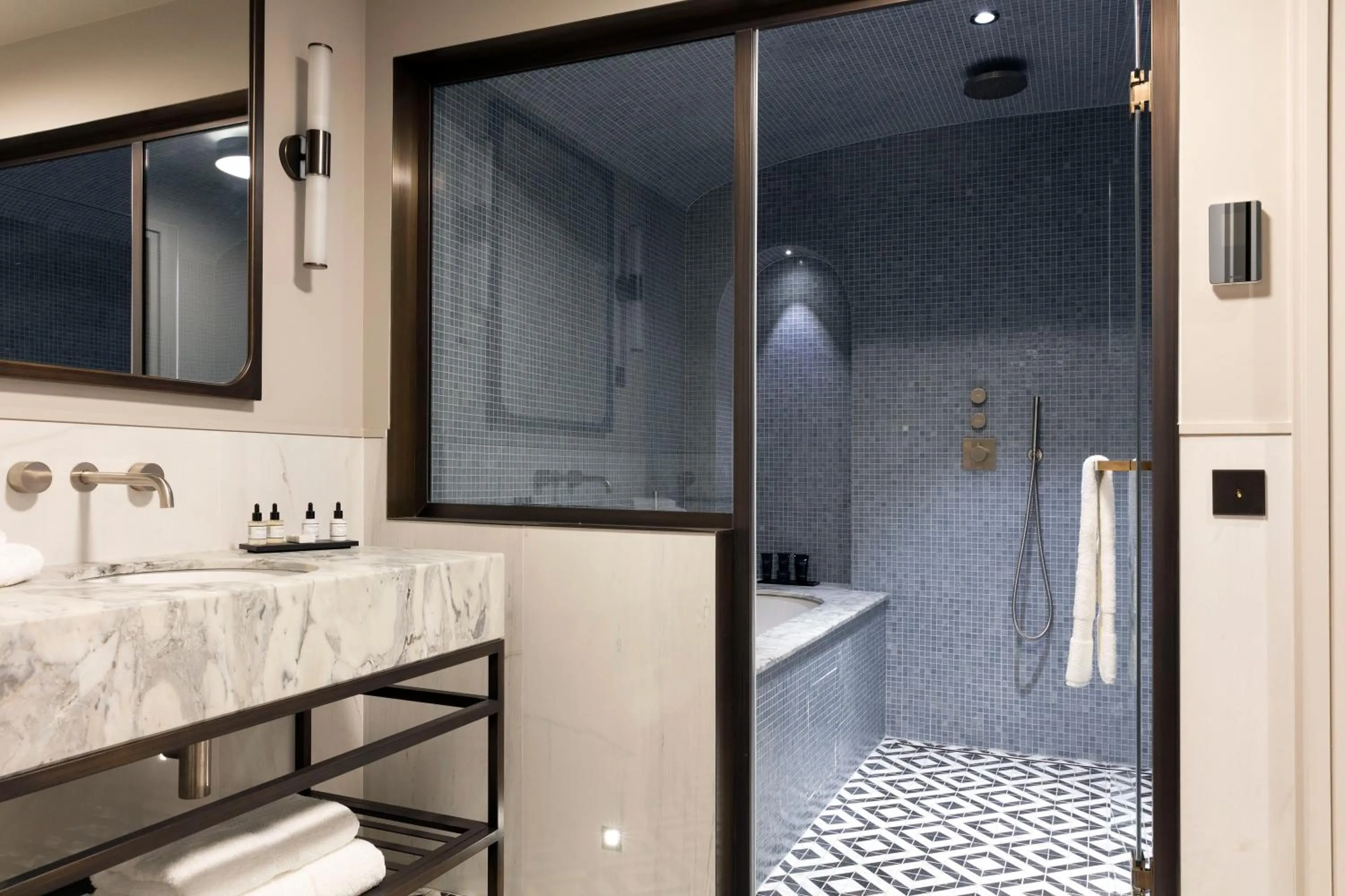 Shower in Les Jardins du Faubourg Hotel & Spa by Shiseido