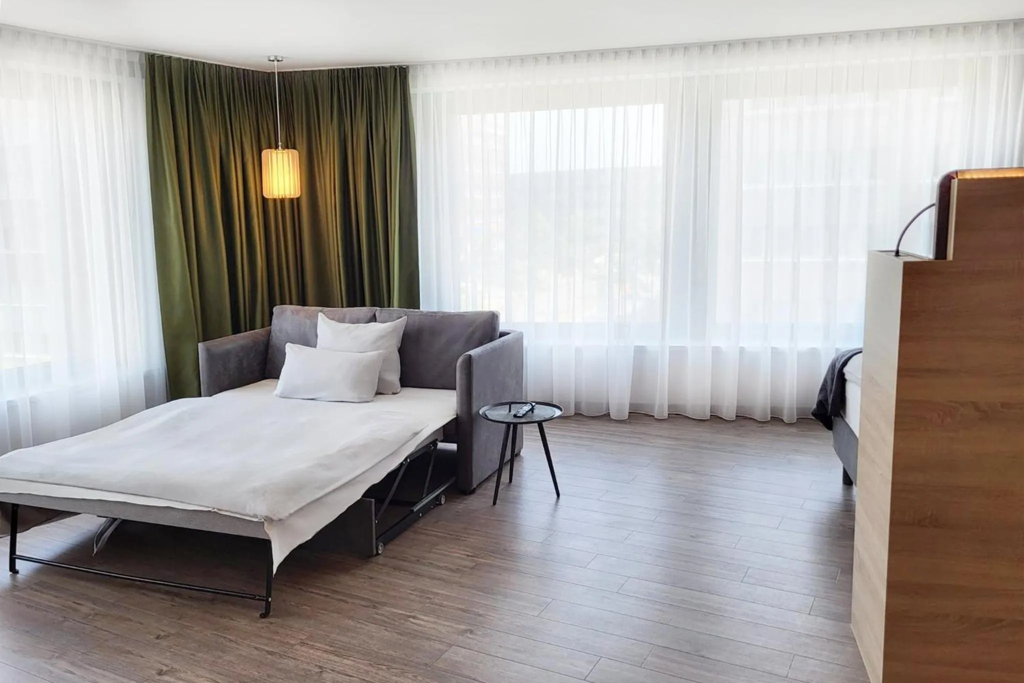 Photo of the whole room, Bed in Holiday Inn - the niu, Crusoe Bremen Airport by IHG