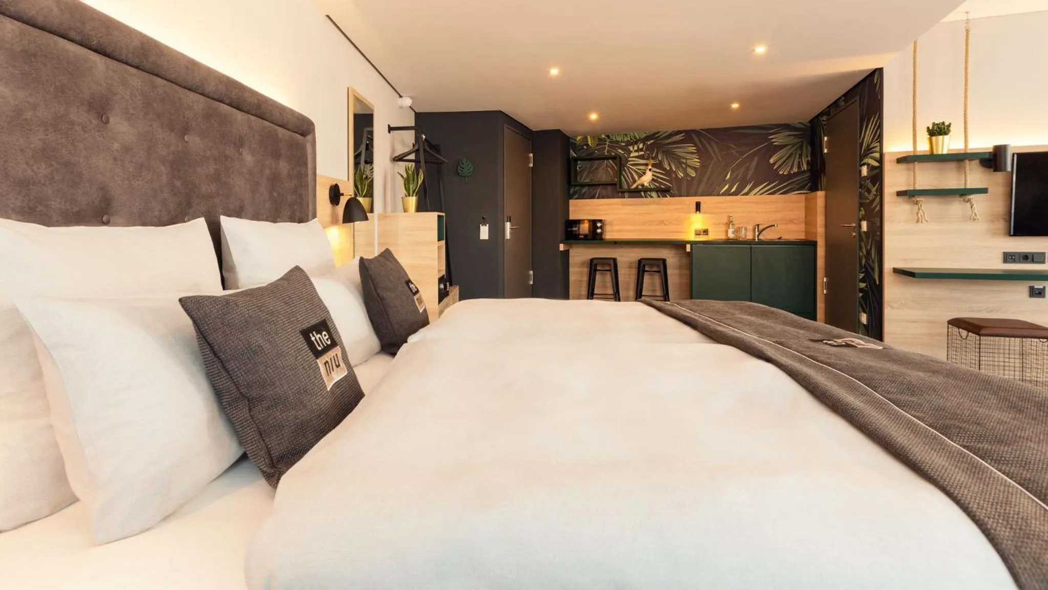 Photo of the whole room, Bed in Holiday Inn - the niu, Crusoe Bremen Airport by IHG