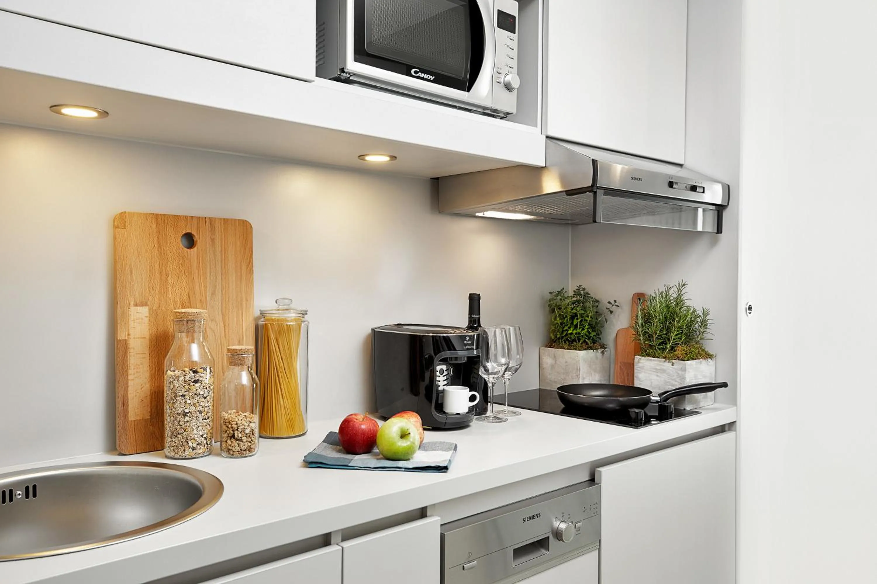 Kitchen or kitchenette in H.ome Serviced Apartments München