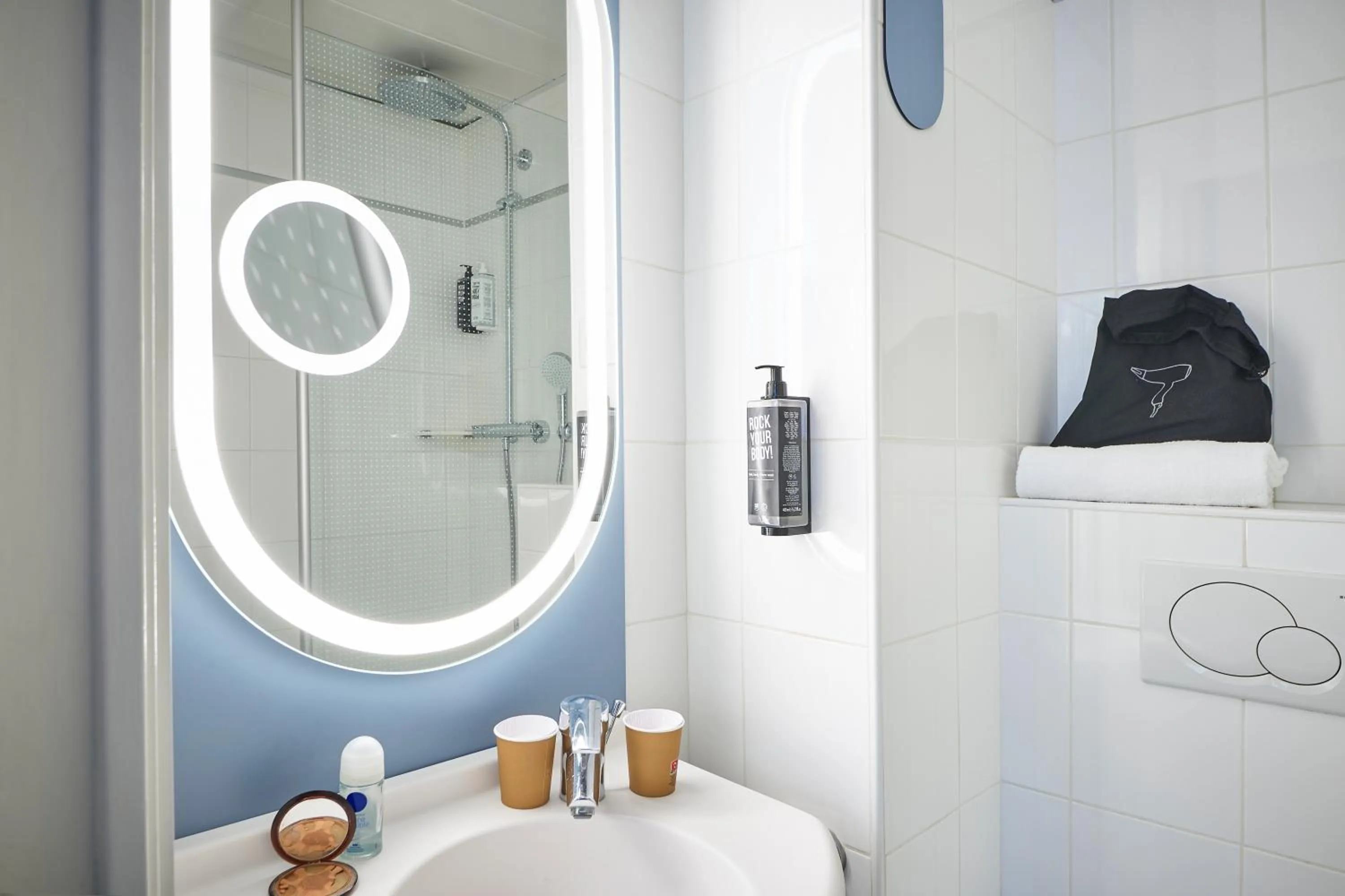 Bathroom in ibis Paris Avenue d'Italie 13ème