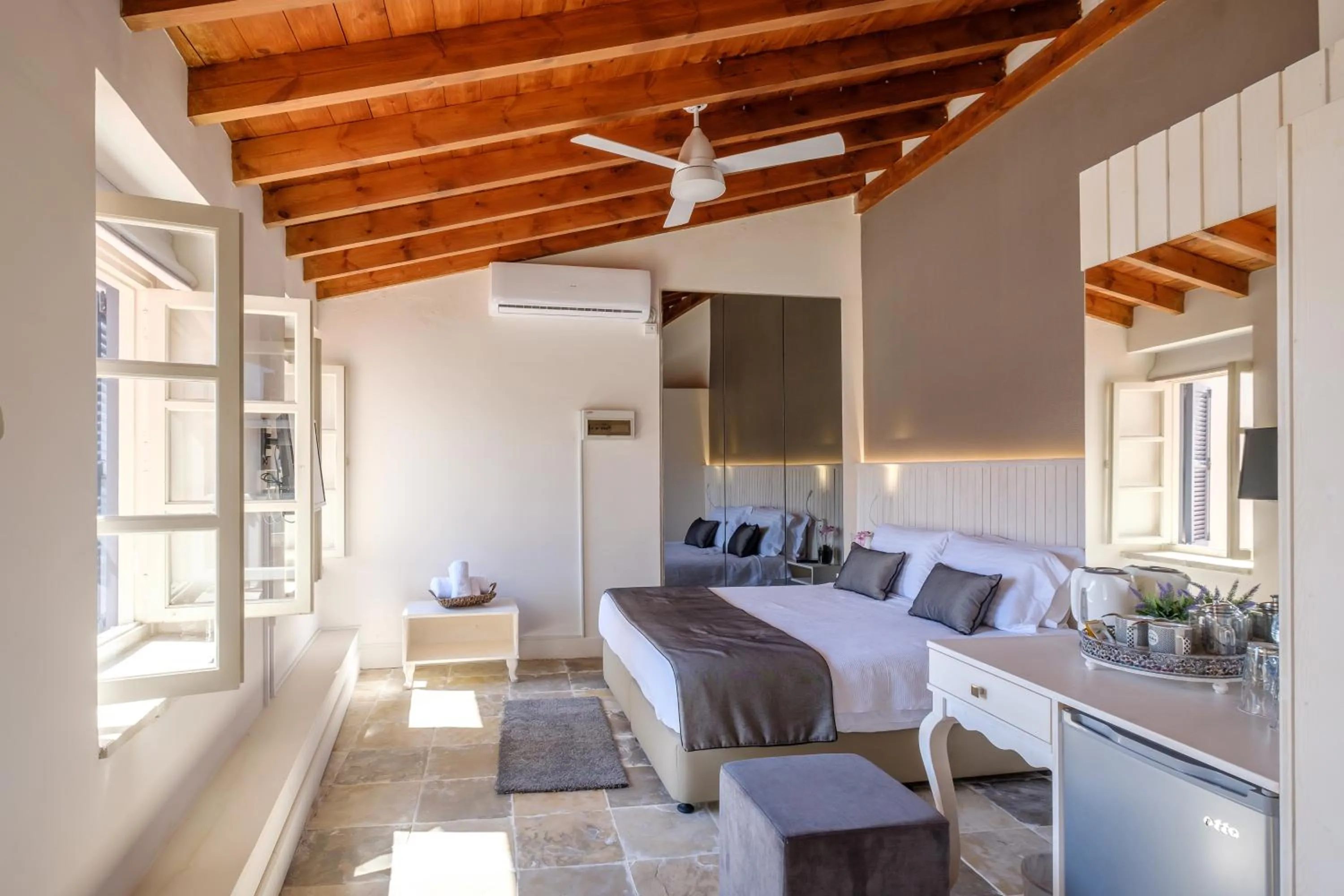 TV and multimedia, Bed in Limassol Old Town Mansion