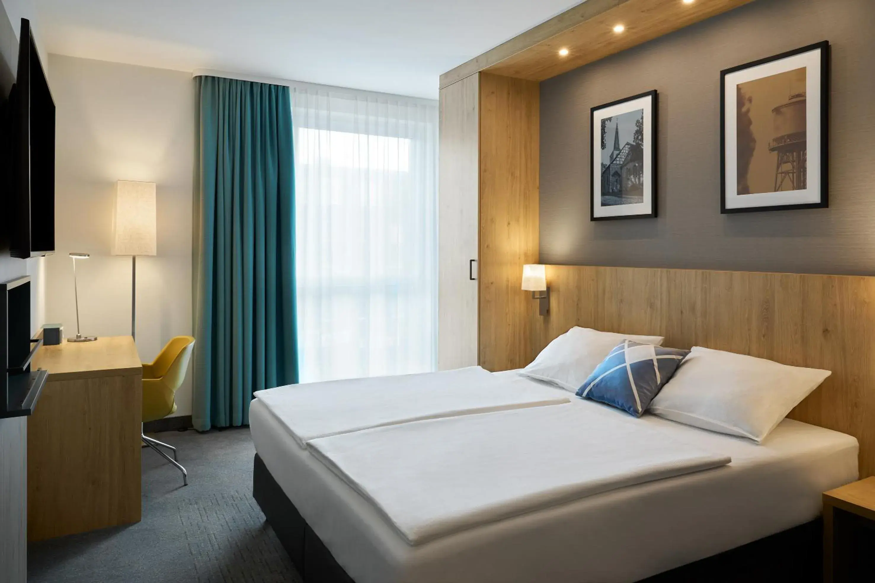 Quiet Standard King Room with Courtyard View in GHOTEL hotel & living Bochum Quiet Standard King Room with Courtyard View in GHOTEL hotel & living Bochum