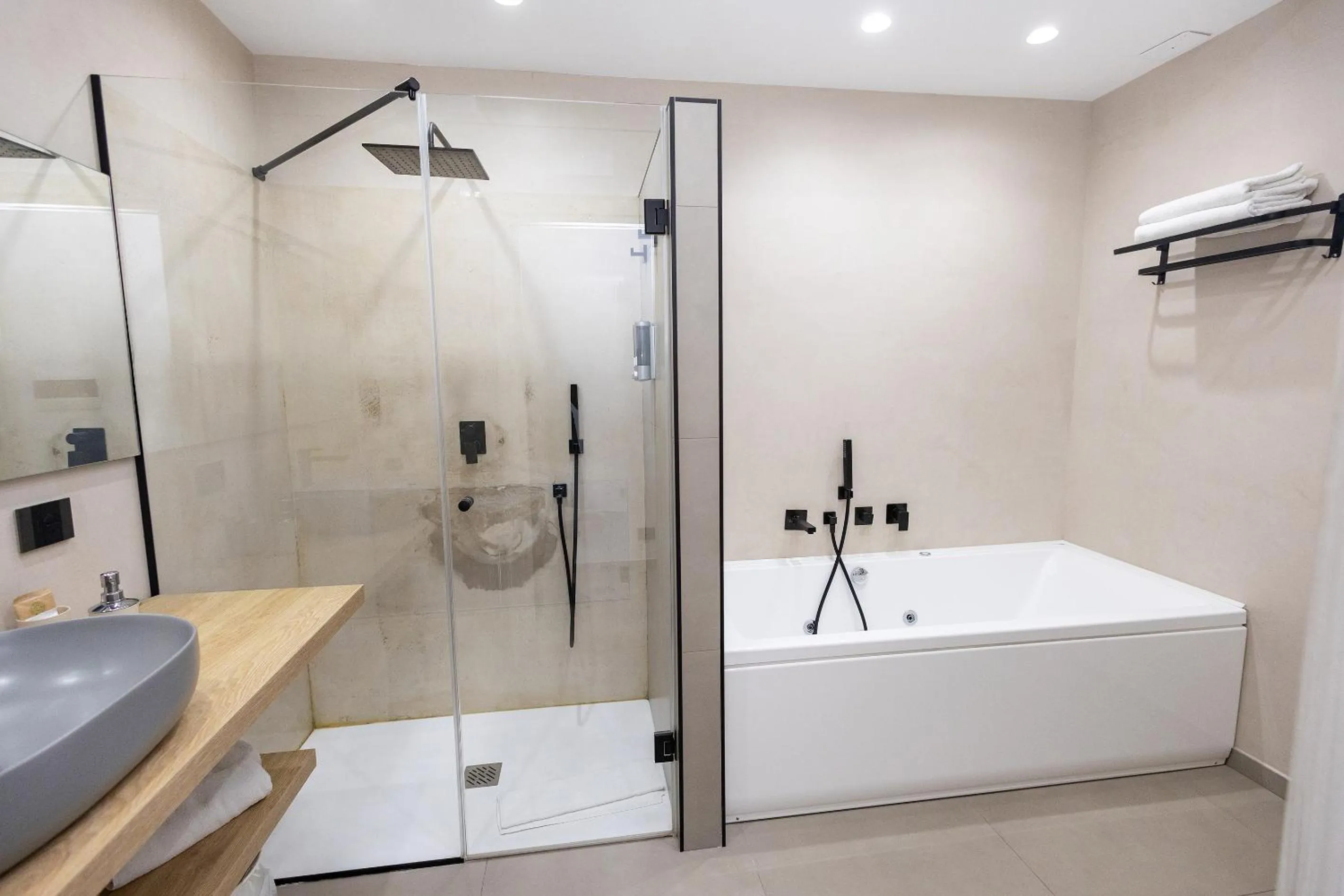 Shower in Marty Luxury B&B