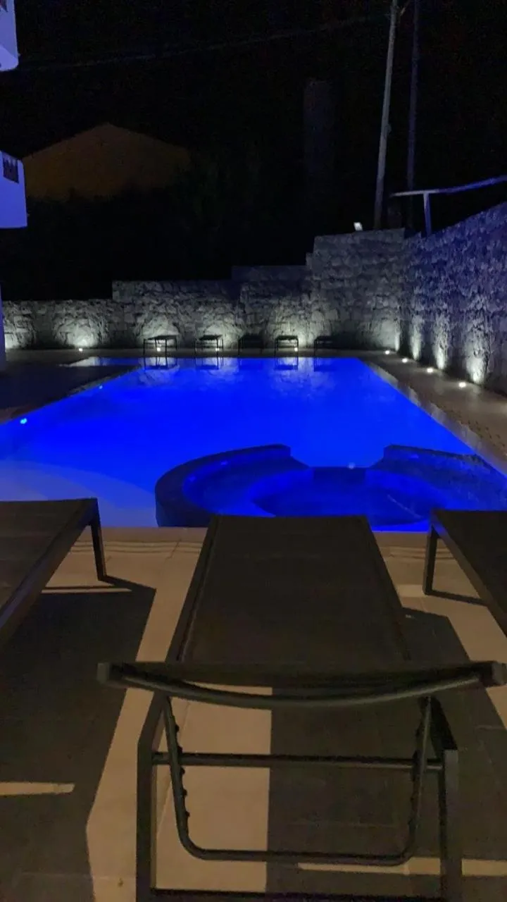 Swimming pool in Marty Luxury B&B