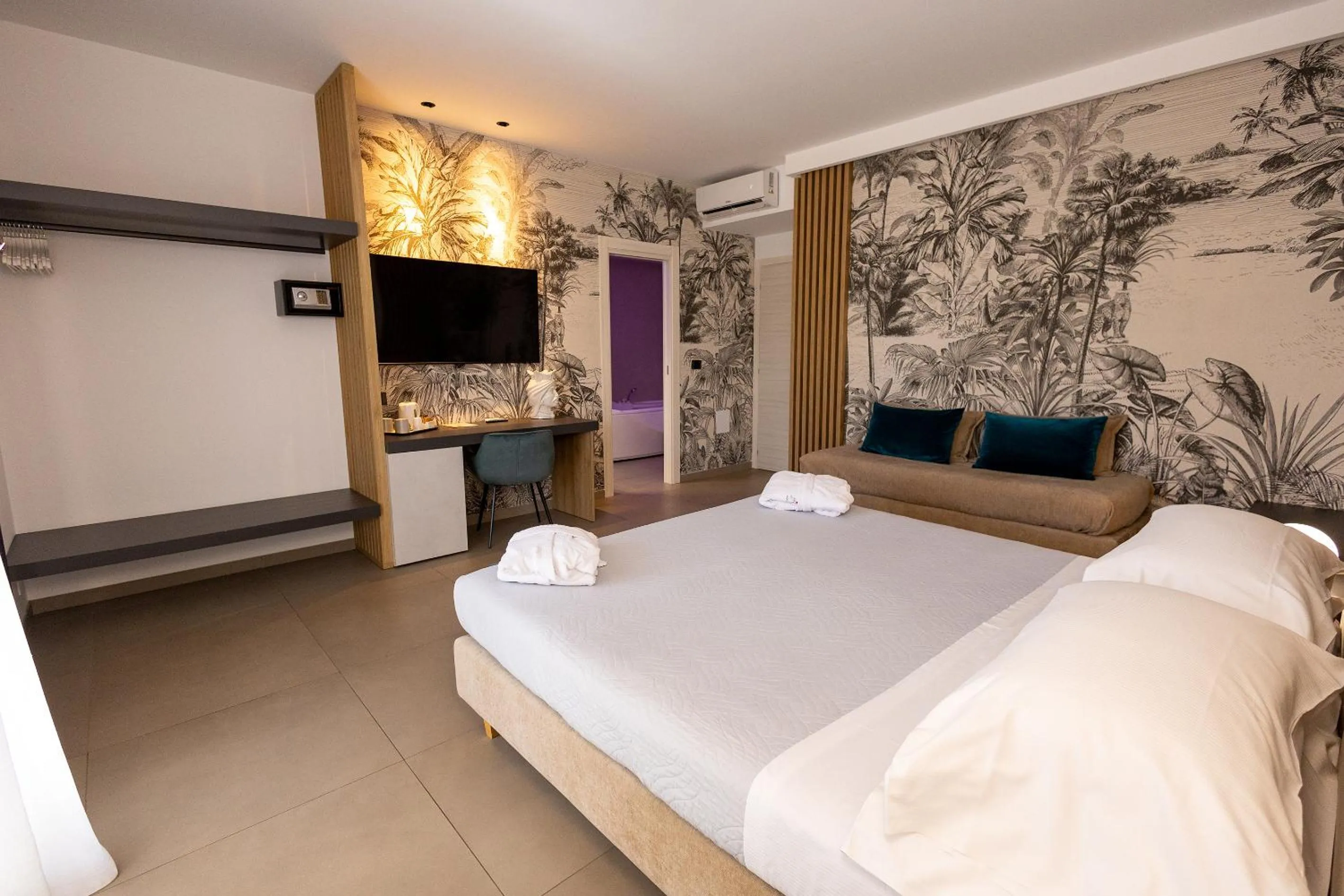 Photo of the whole room, Bed in Marty Luxury B&B