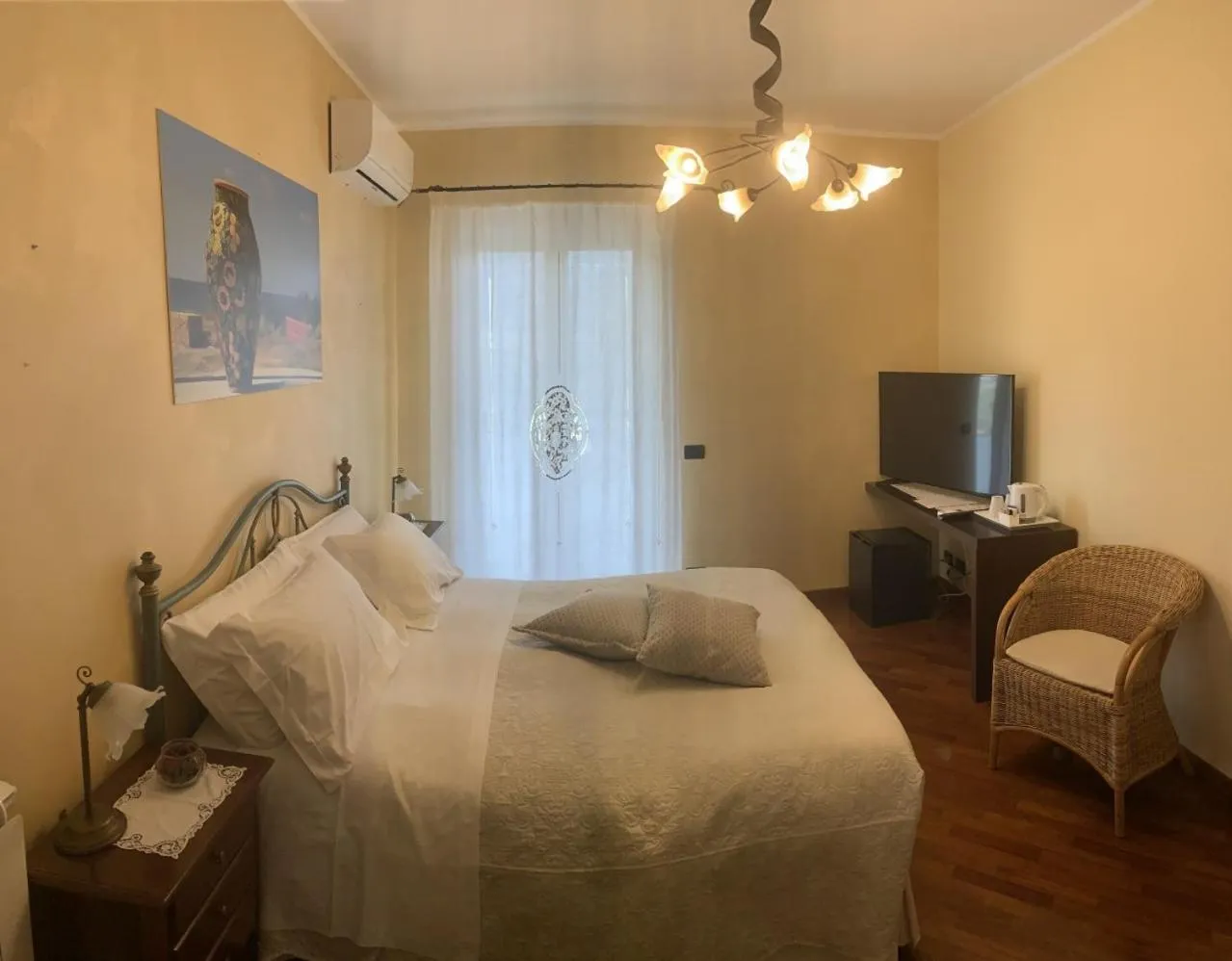 Bedroom, Bed in Marty Luxury B&B