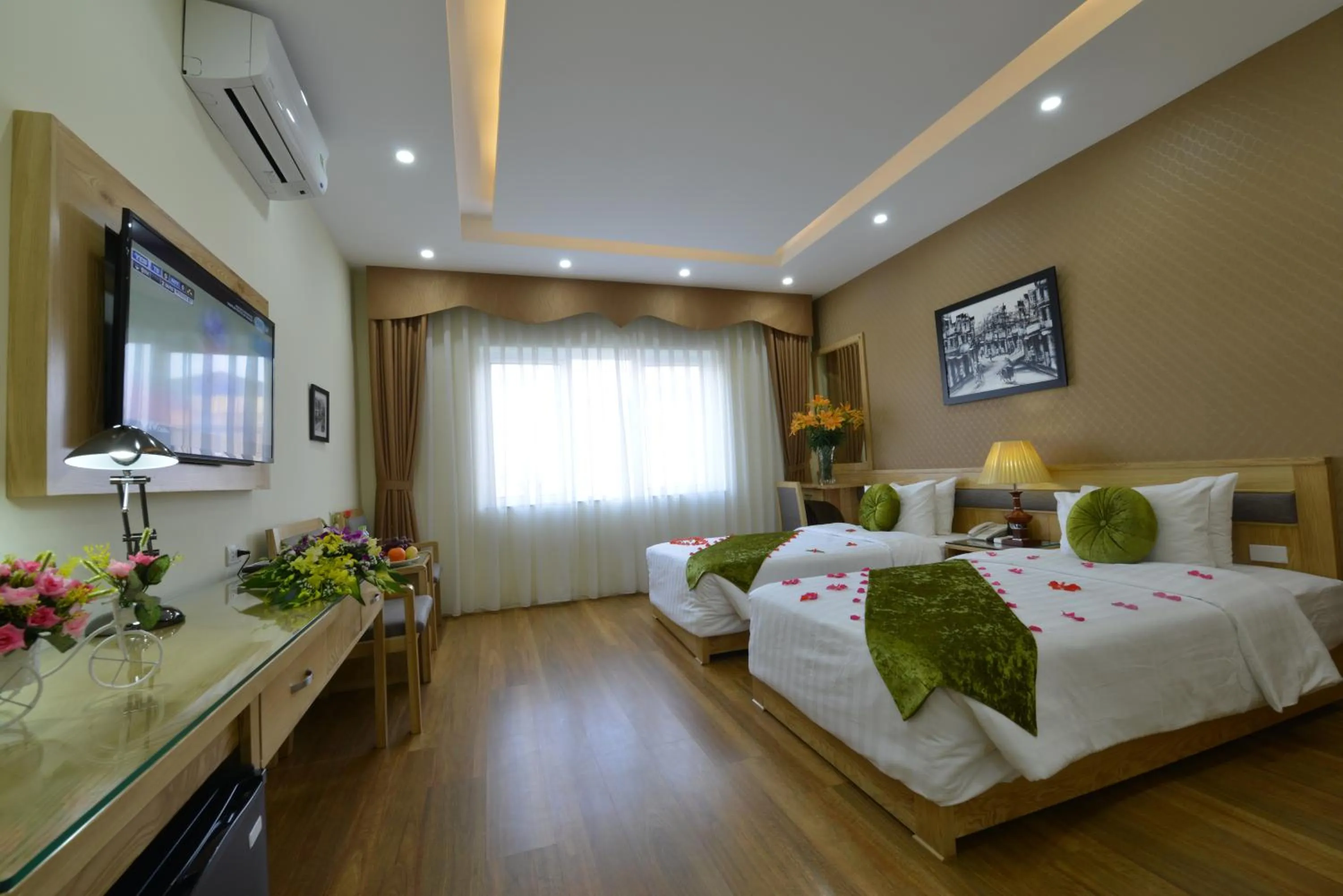 Day, Bed in Blue Hanoi Inn Hotel