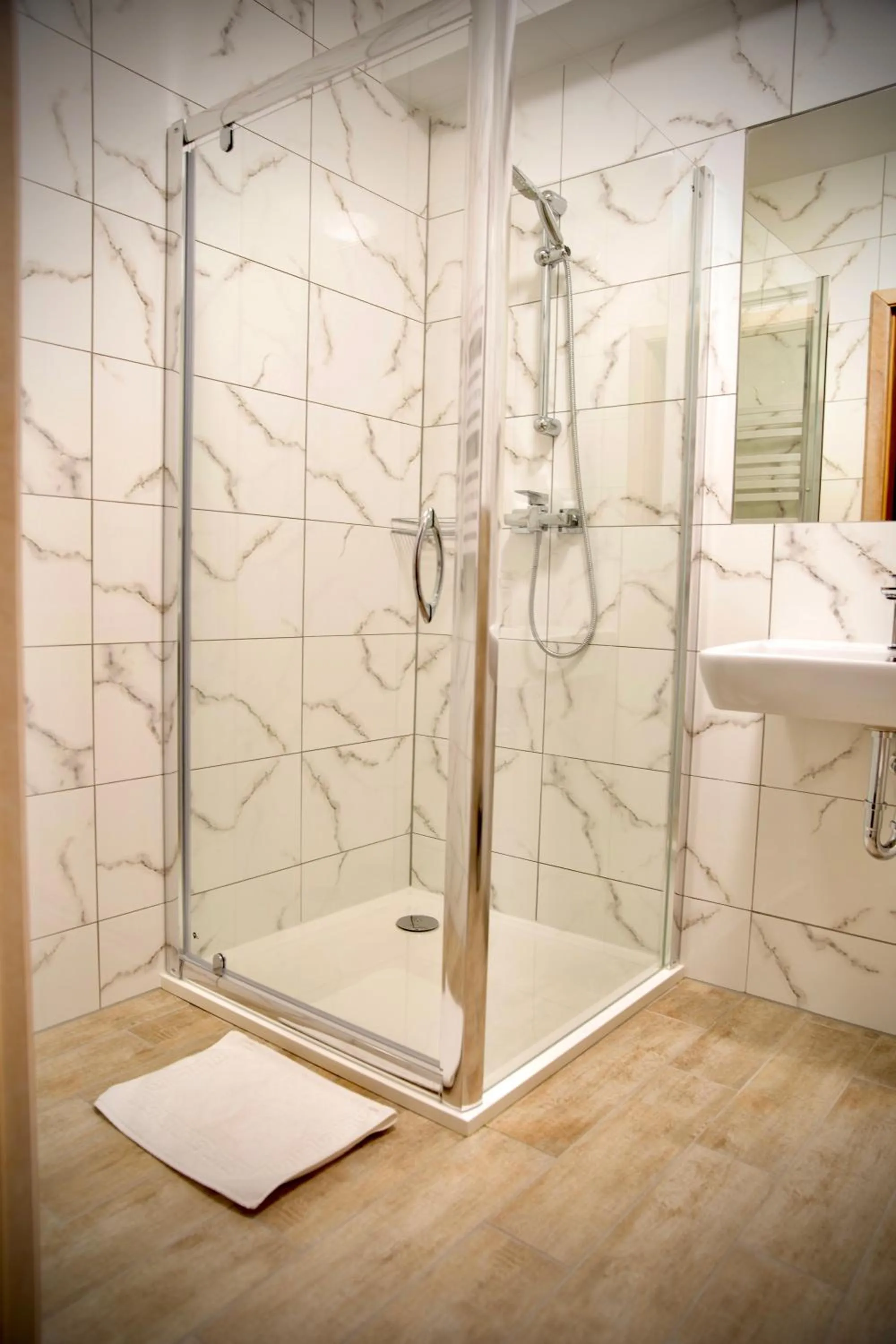 Shower in Hotel Nadodrzański Dwór - Nowa Sól