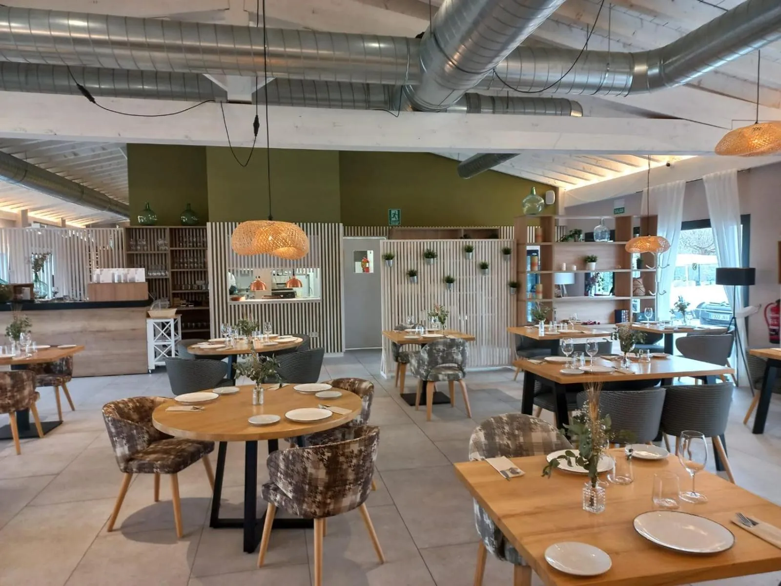 Restaurant/places to eat in Natura Resorts