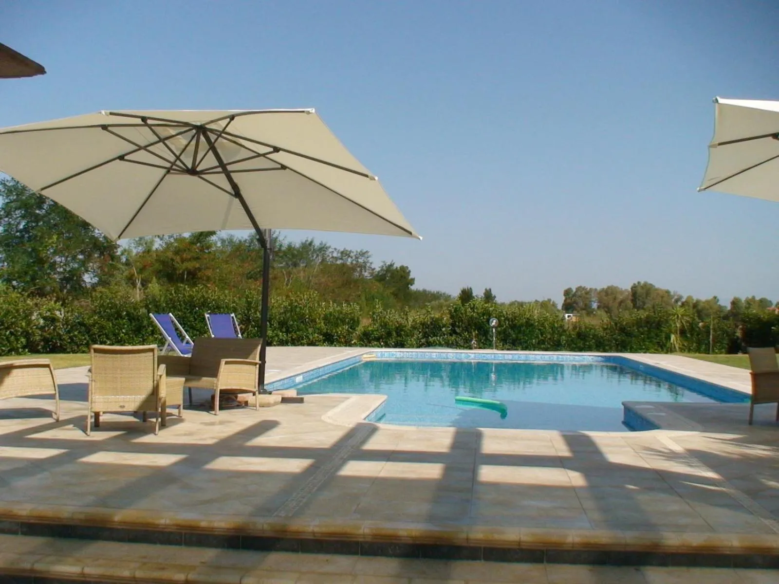 Swimming pool in Hotel Villa Aurora