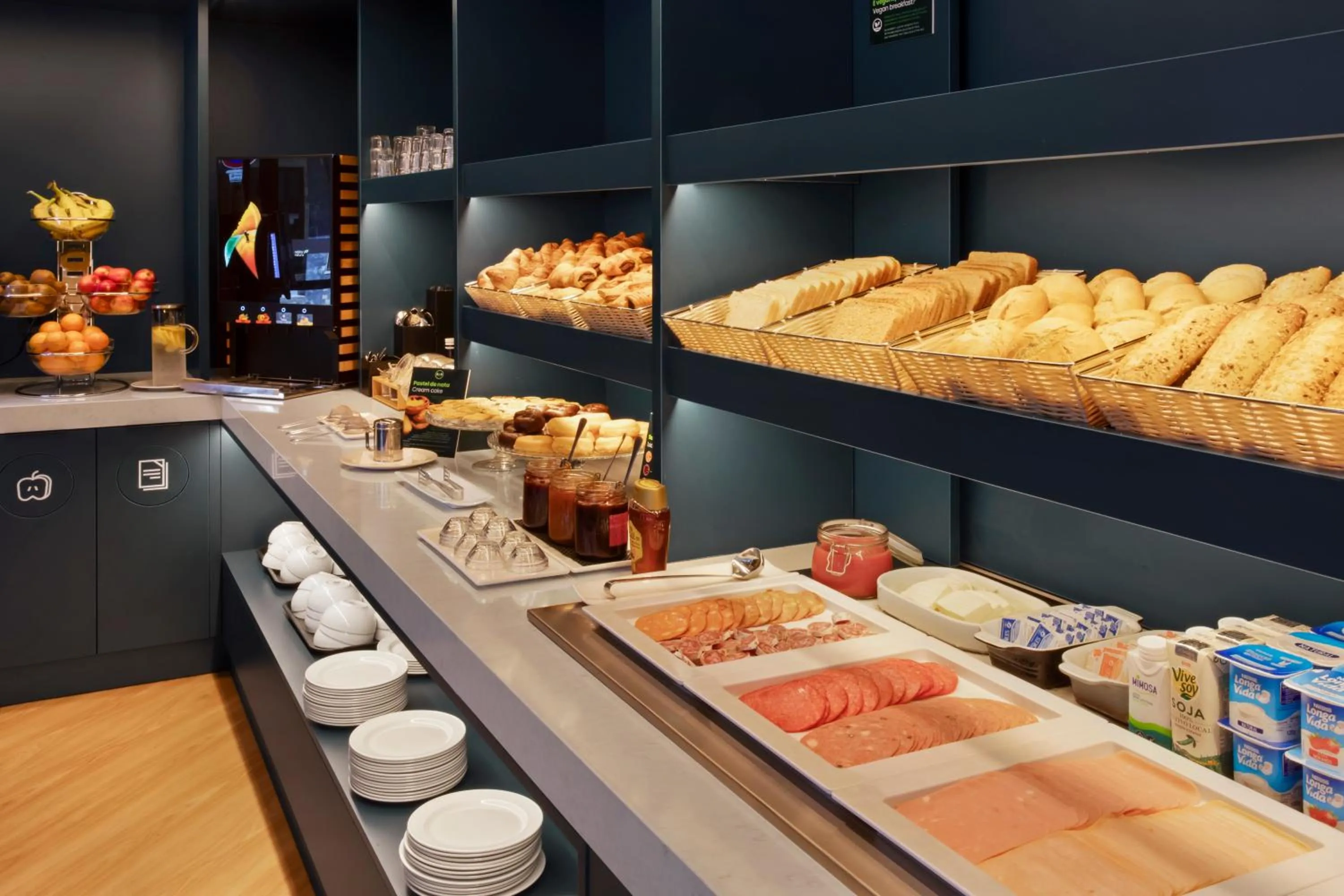 Breakfast in B&B HOTEL Figueira Da Foz