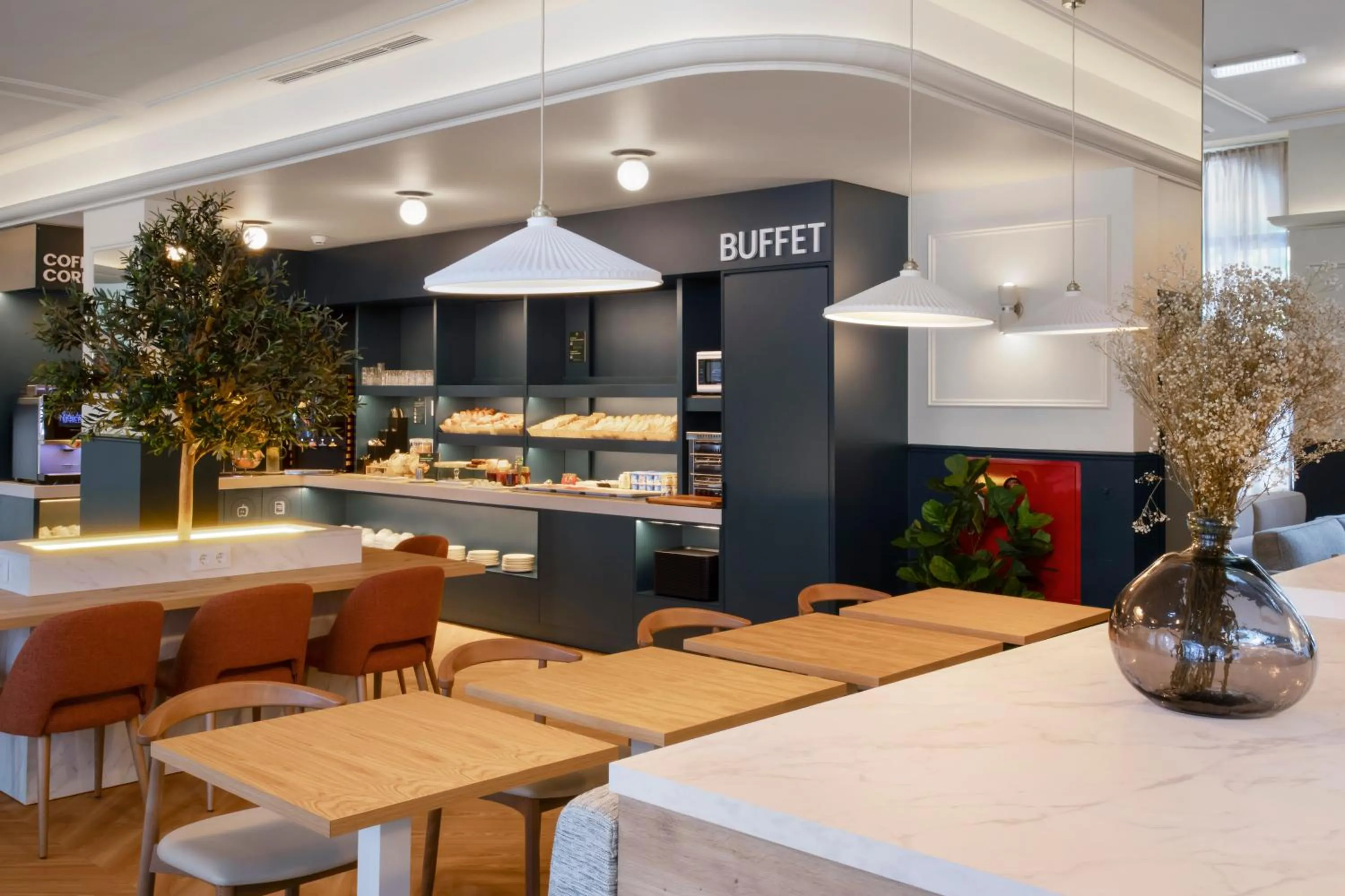 Dining area in B&B HOTEL Figueira Da Foz