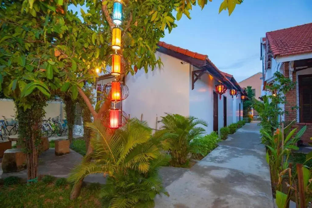 Queen Room with Pool View in Green Grapefruit Villa Queen Room with Pool View in Green Grapefruit Villa