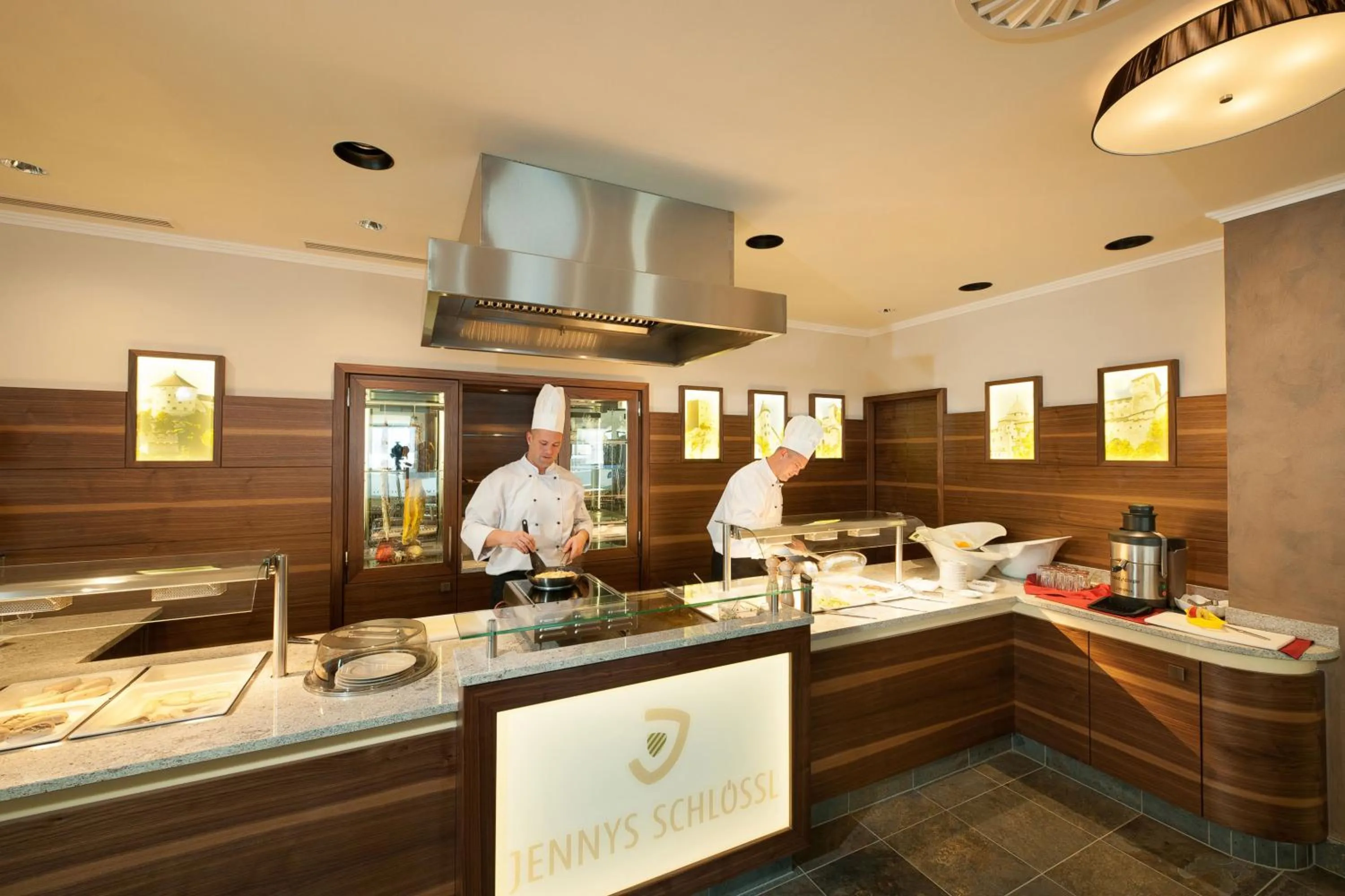 Restaurant/places to eat in Hotel Jennys Schlössl