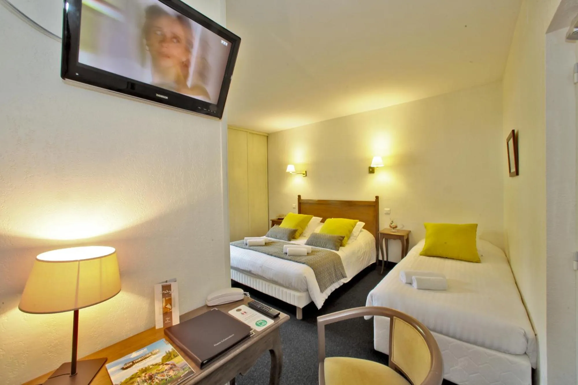 Bed in Hôtel Le Madrigal