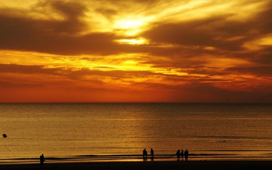 People, Sunrise/Sunset in Hotel Madame Mere
