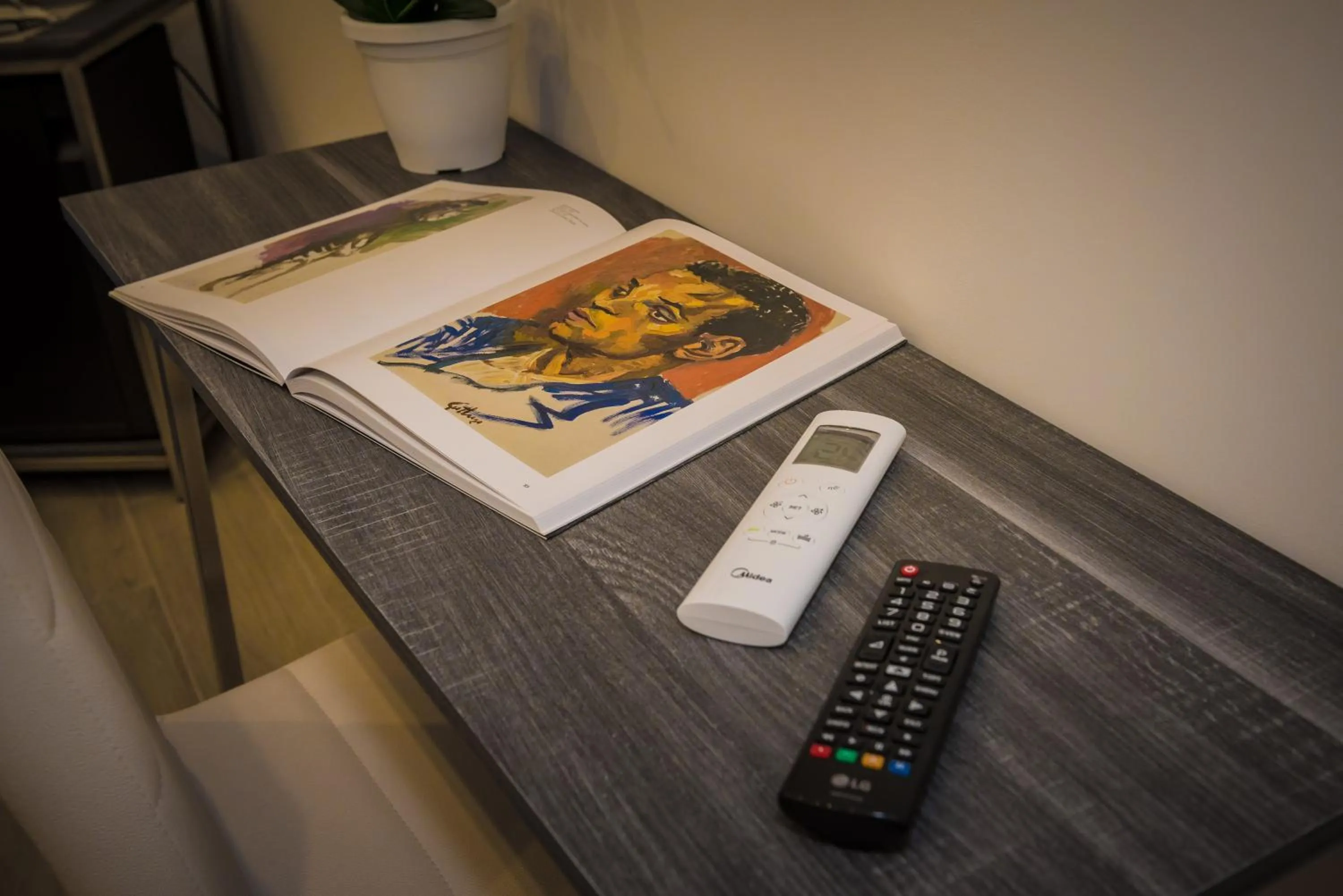 Decorative detail in B&B Elegance