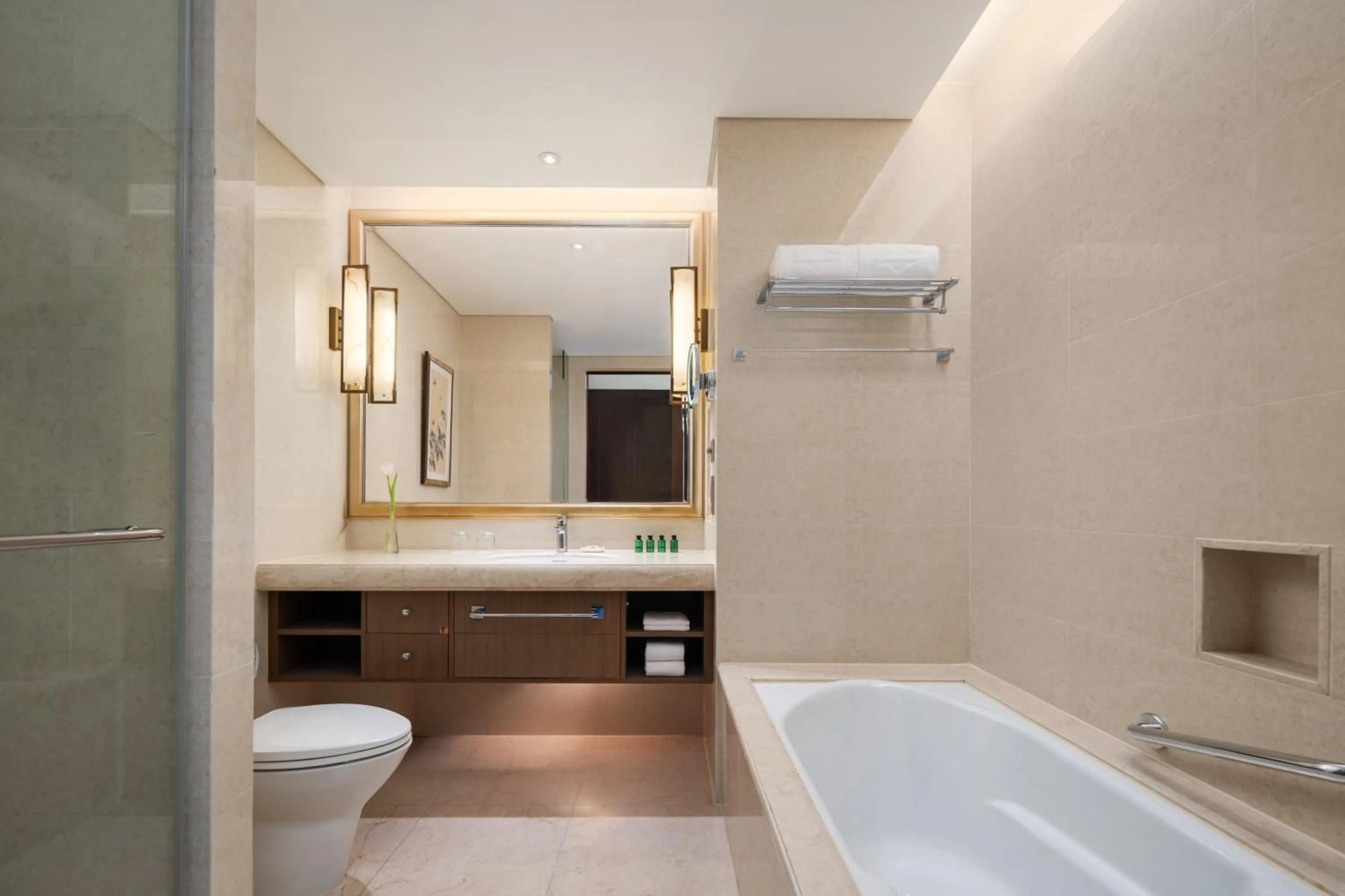 Property building in Shangri-La Yangzhou