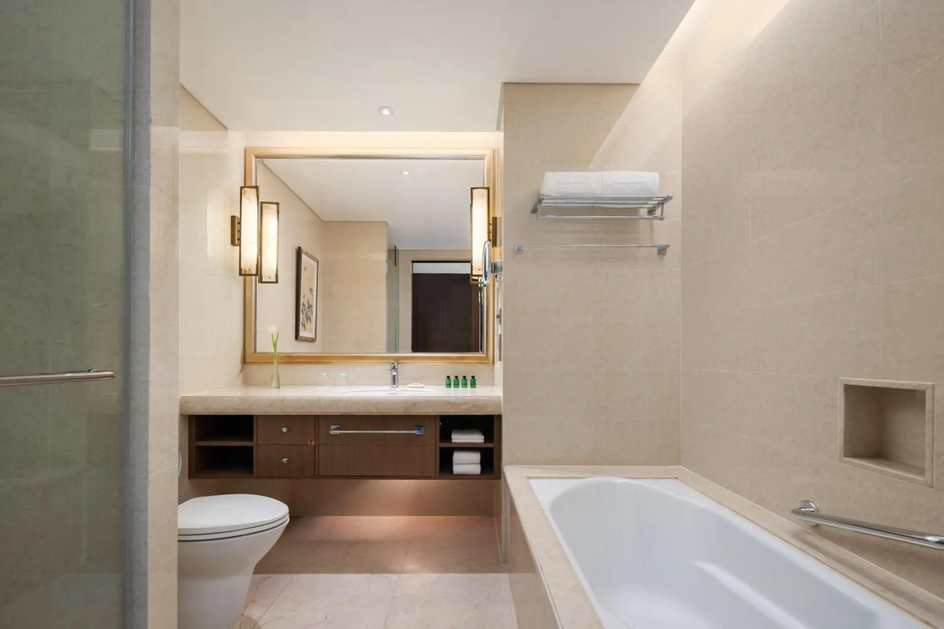 Horizon Club Twin Room With Lake View in Shangri-La Yangzhou Horizon Club Twin Room With Lake View in Shangri-La Yangzhou