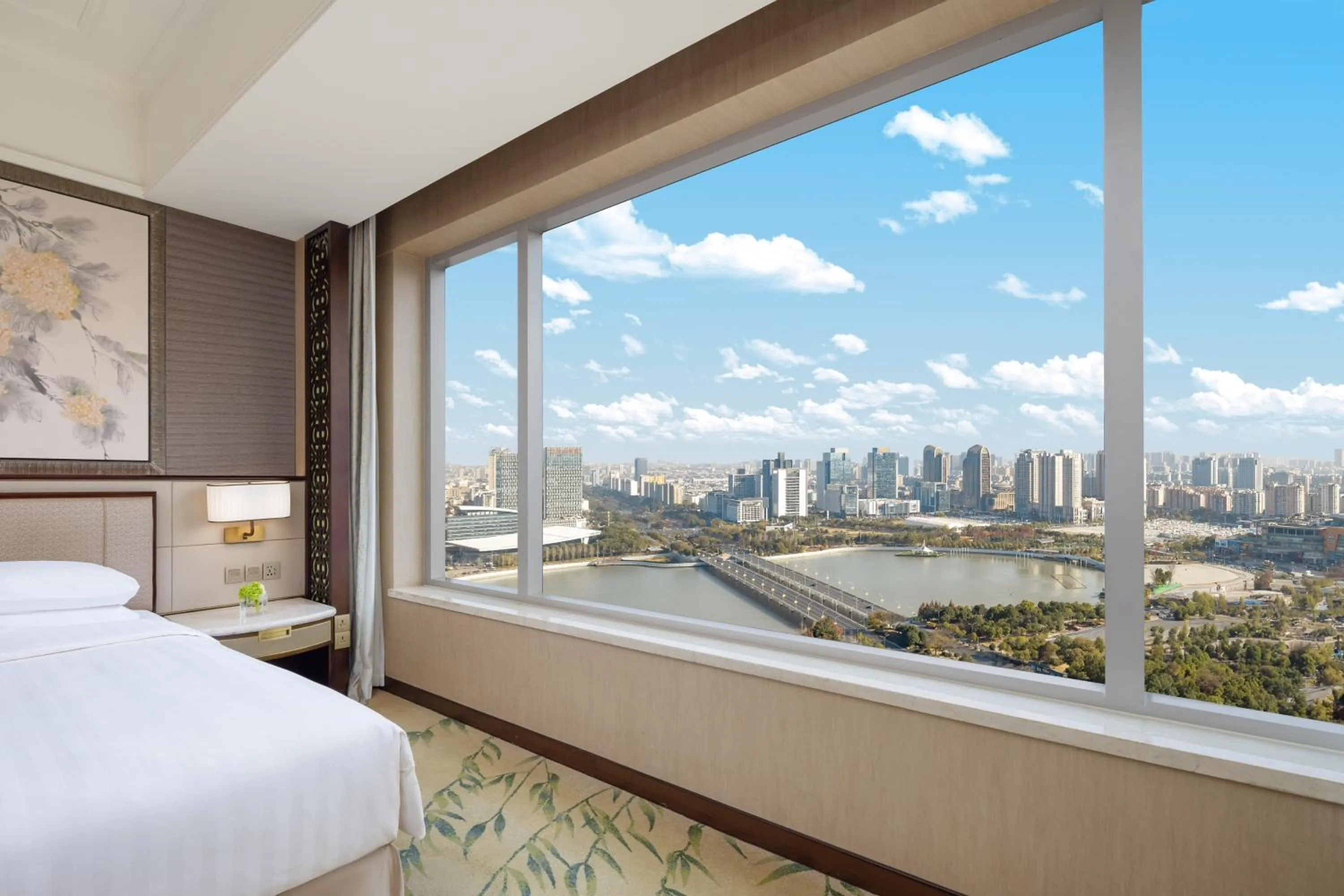 Property building, Bed in Shangri-La Yangzhou