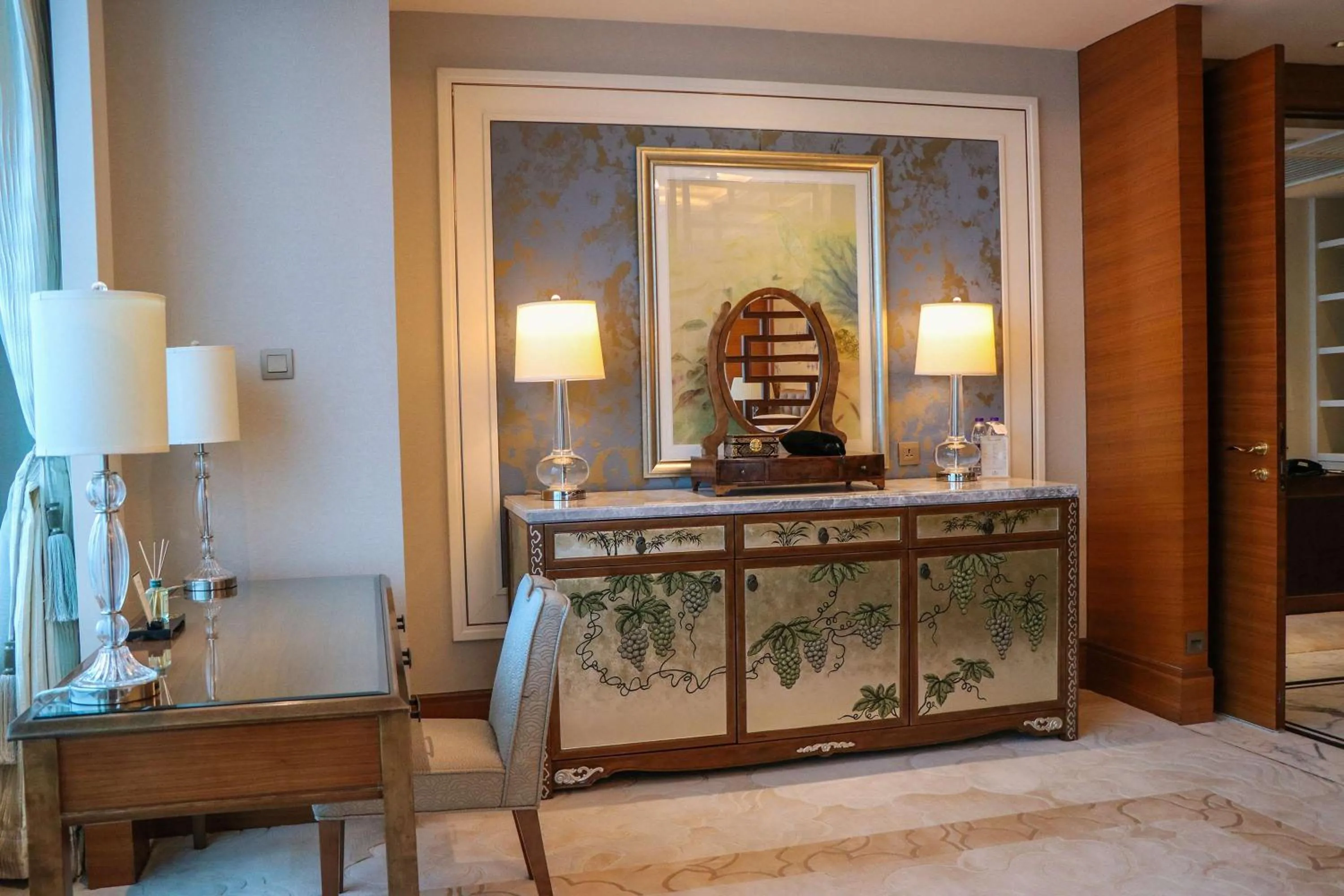 Photo of the whole room in Shangri-La Yangzhou