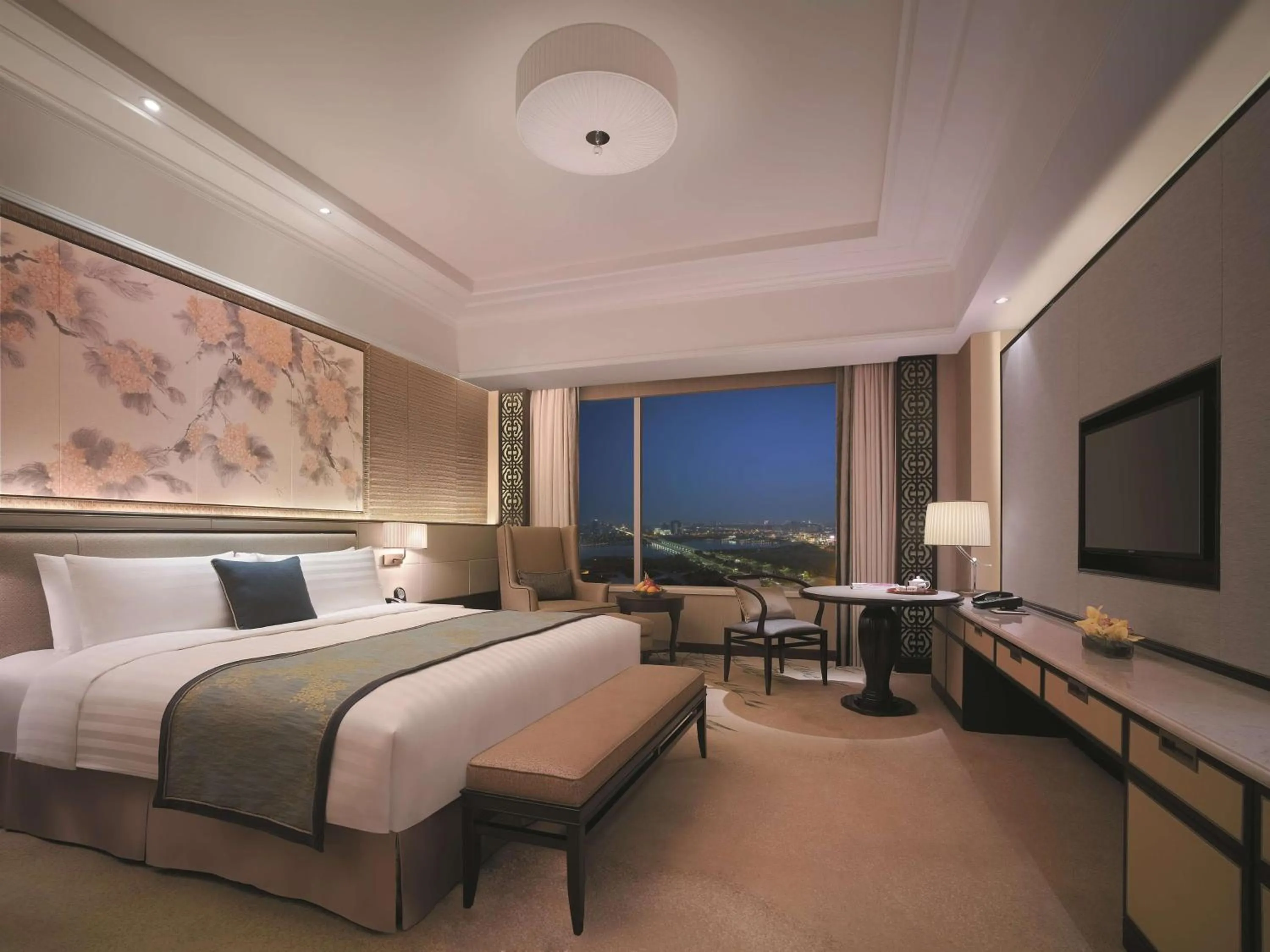Photo of the whole room, Bed in Shangri-La Yangzhou